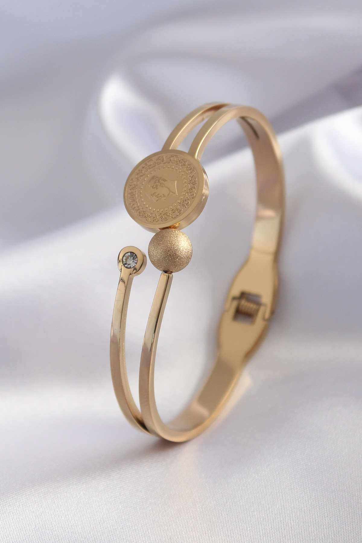 316L Çelik Gold Renk Çeyrek Model Zirkon Taş Detay Kadın Kelepçe - Bayi Depom 316L Çelik Gold Renk Çeyrek Model Zirkon Taş Detay Kadın Kelepçe - Bayi Depom