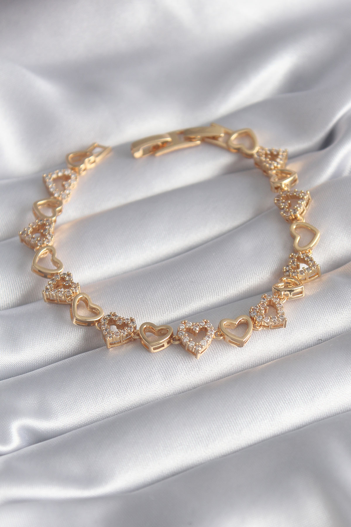 Pirinç Gold Renk Zirkon Taşlı Kalp Model VIP Seri Kadın Bileklik - Bayi Depom Pirinç Gold Renk Zirkon Taşlı Kalp Model VIP Seri Kadın Bileklik - Bayi Depom