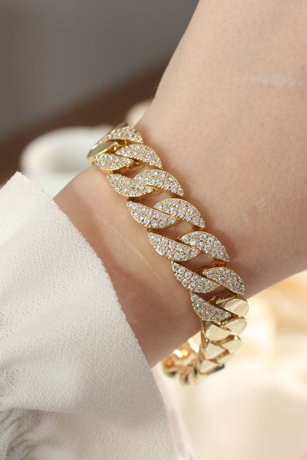 Vip Seri Pirinç Ortası Zirkon Taşlı Gold Renk Gurmet Bileklik - Bayi Depom Vip Seri Pirinç Ortası Zirkon Taşlı Gold Renk Gurmet Bileklik - Bayi Depom