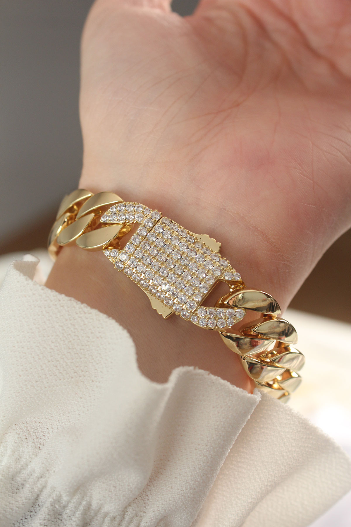 Vip Seri Pirinç Ortası Zirkon Taşlı Gold Renk Gurmet Bileklik - Bayi Depom Vip Seri Pirinç Ortası Zirkon Taşlı Gold Renk Gurmet Bileklik - Bayi Depom