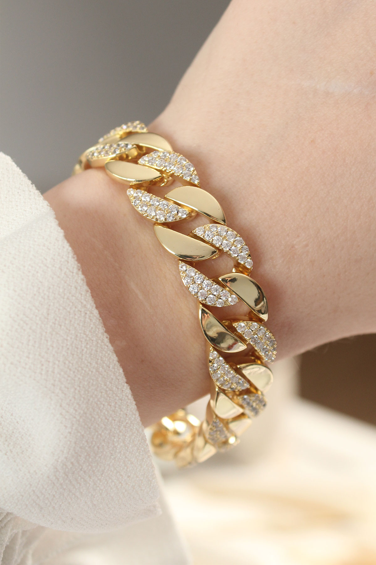 Vip Seri Pirinç Zirkon Taşlı Gold Renk Gurmet Bileklik - Bayi Depom Vip Seri Pirinç Zirkon Taşlı Gold Renk Gurmet Bileklik - Bayi Depom