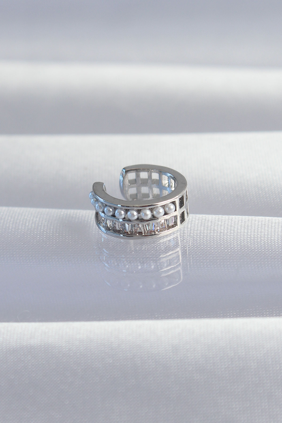 Pirinç Gümüş Renk İncili Baget Taşlı Earcuff Küpe - Bayi Depom Pirinç Gümüş Renk İncili Baget Taşlı Earcuff Küpe - Bayi Depom