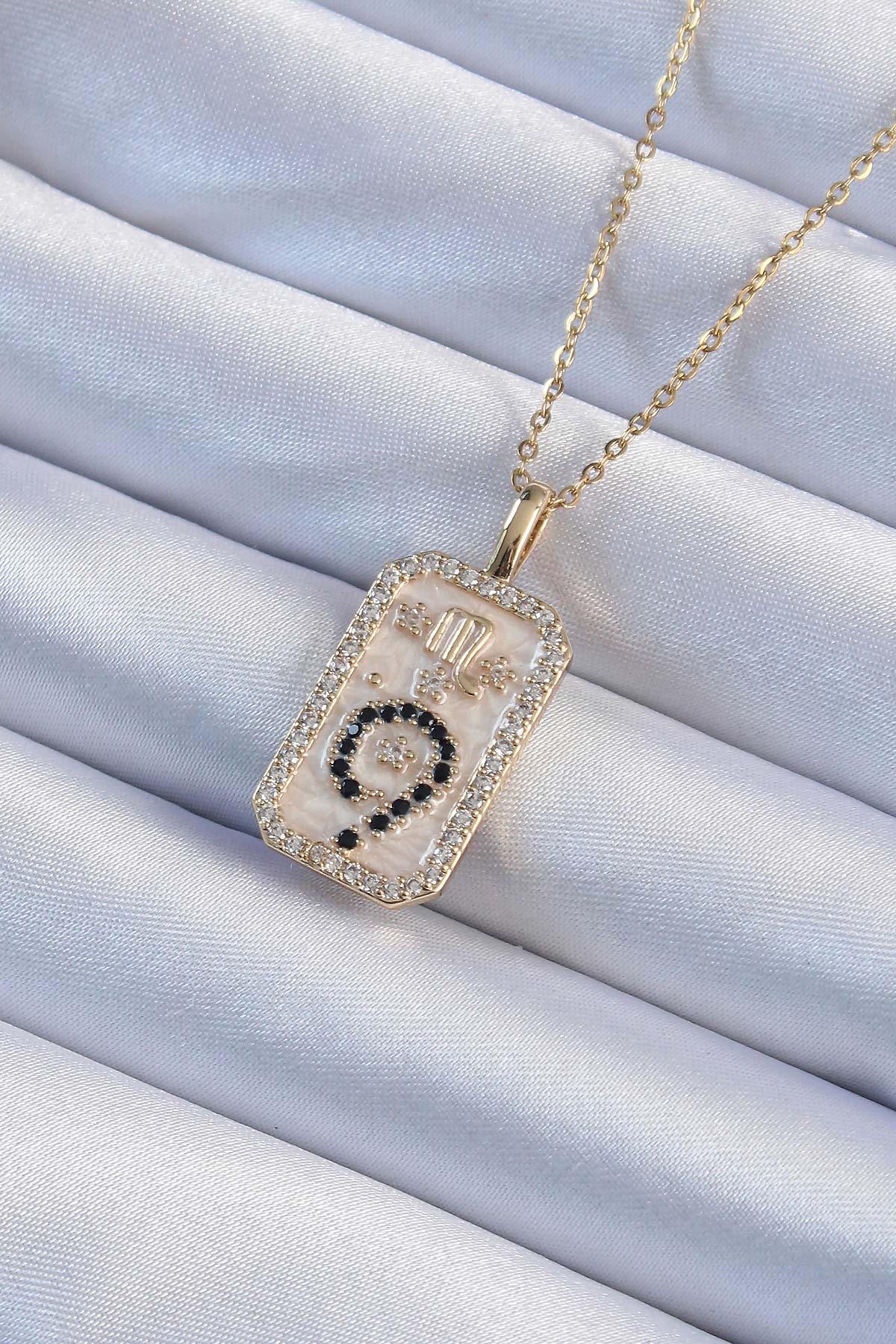 316L Çelik Zincir Gold Renk Zirkon Taşlı Minimal Papatya Figürlü Tarot Kolye - Bayi Depom 316L Çelik Zincir Gold Renk Zirkon Taşlı Minimal Papatya Figürlü Tarot Kolye - Bayi Depom