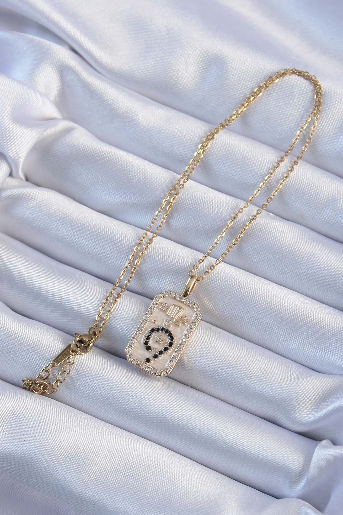 316L Çelik Zincir Gold Renk Zirkon Taşlı Minimal Papatya Figürlü Tarot Kolye - Bayi Depom 316L Çelik Zincir Gold Renk Zirkon Taşlı Minimal Papatya Figürlü Tarot Kolye - Bayi Depom
