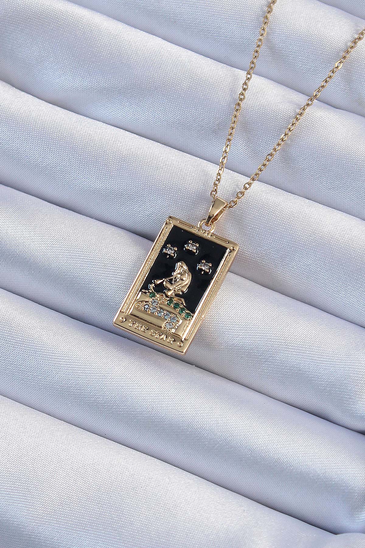 316L Çelik Zincir Gold Renk Zirkon Taşlı Siyah Mineli Kız Figürlü Tarot Kolye - Bayi Depom 316L Çelik Zincir Gold Renk Zirkon Taşlı Siyah Mineli Kız Figürlü Tarot Kolye - Bayi Depom