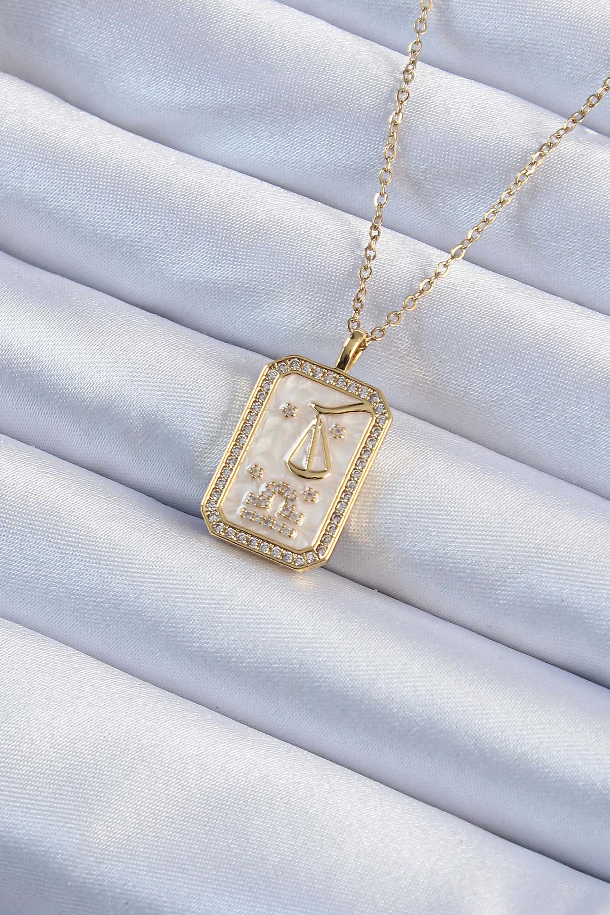 316L Çelik Zincir Gold Renk Zirkon Taşlı Çerçeveli Tarot Kolye - Bayi Depom 316L Çelik Zincir Gold Renk Zirkon Taşlı Çerçeveli Tarot Kolye - Bayi Depom