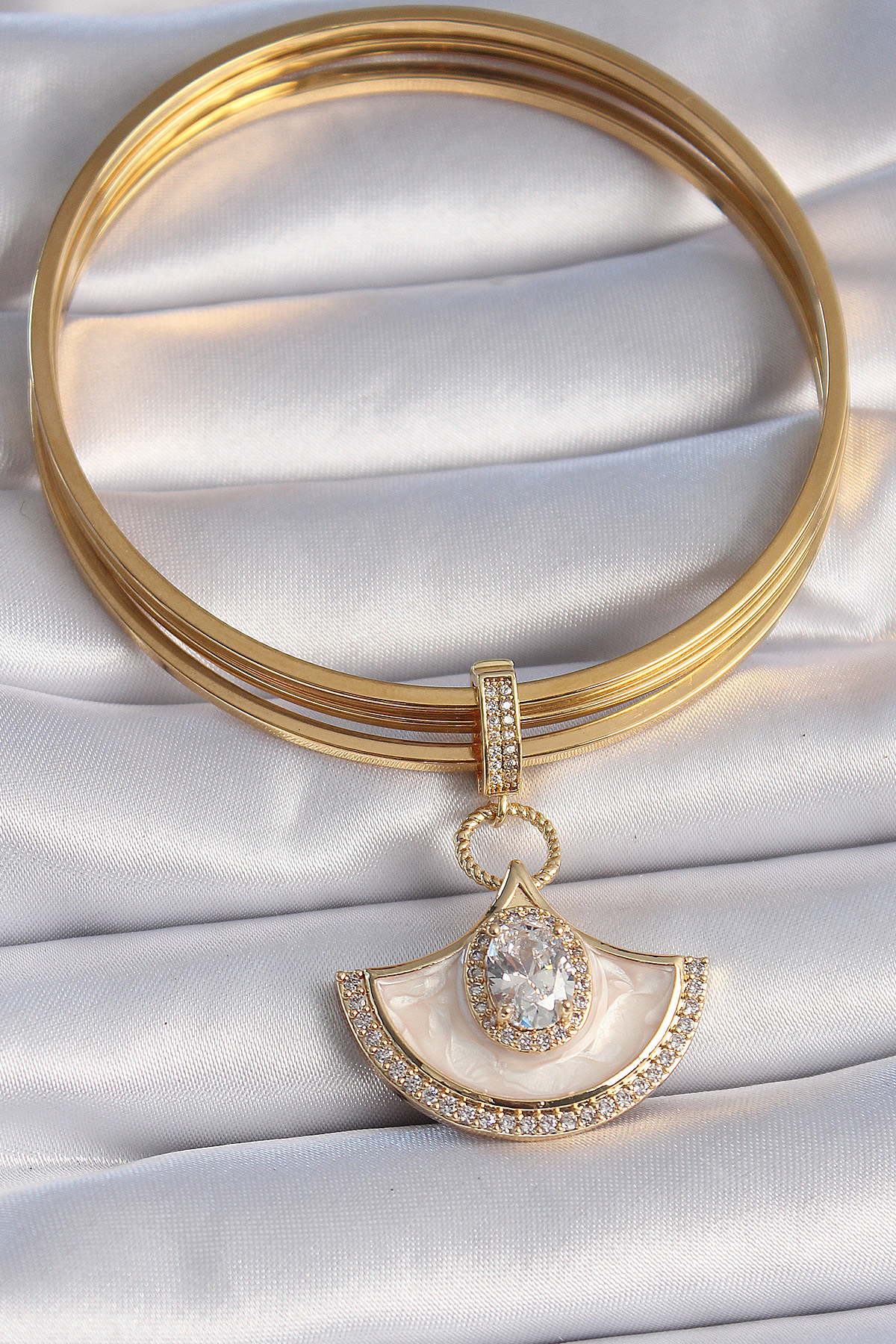 Pirinç Gold Renk Zirkon Taş Detaylı Beyaz Mineli Ajda Charm - Bayi Depom Pirinç Gold Renk Zirkon Taş Detaylı Beyaz Mineli Ajda Charm - Bayi Depom