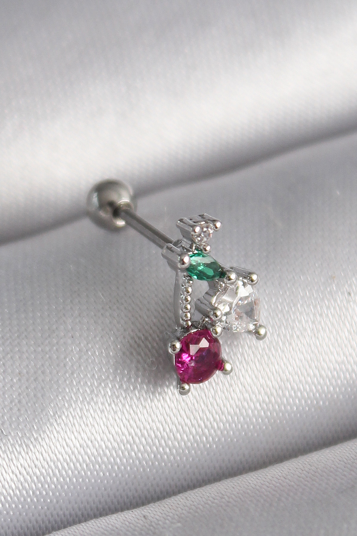 316L Çelik Gümüş Renk Zirkon Taşlı Tragus Piercing - Bayi Depom 316L Çelik Gümüş Renk Zirkon Taşlı Tragus Piercing - Bayi Depom