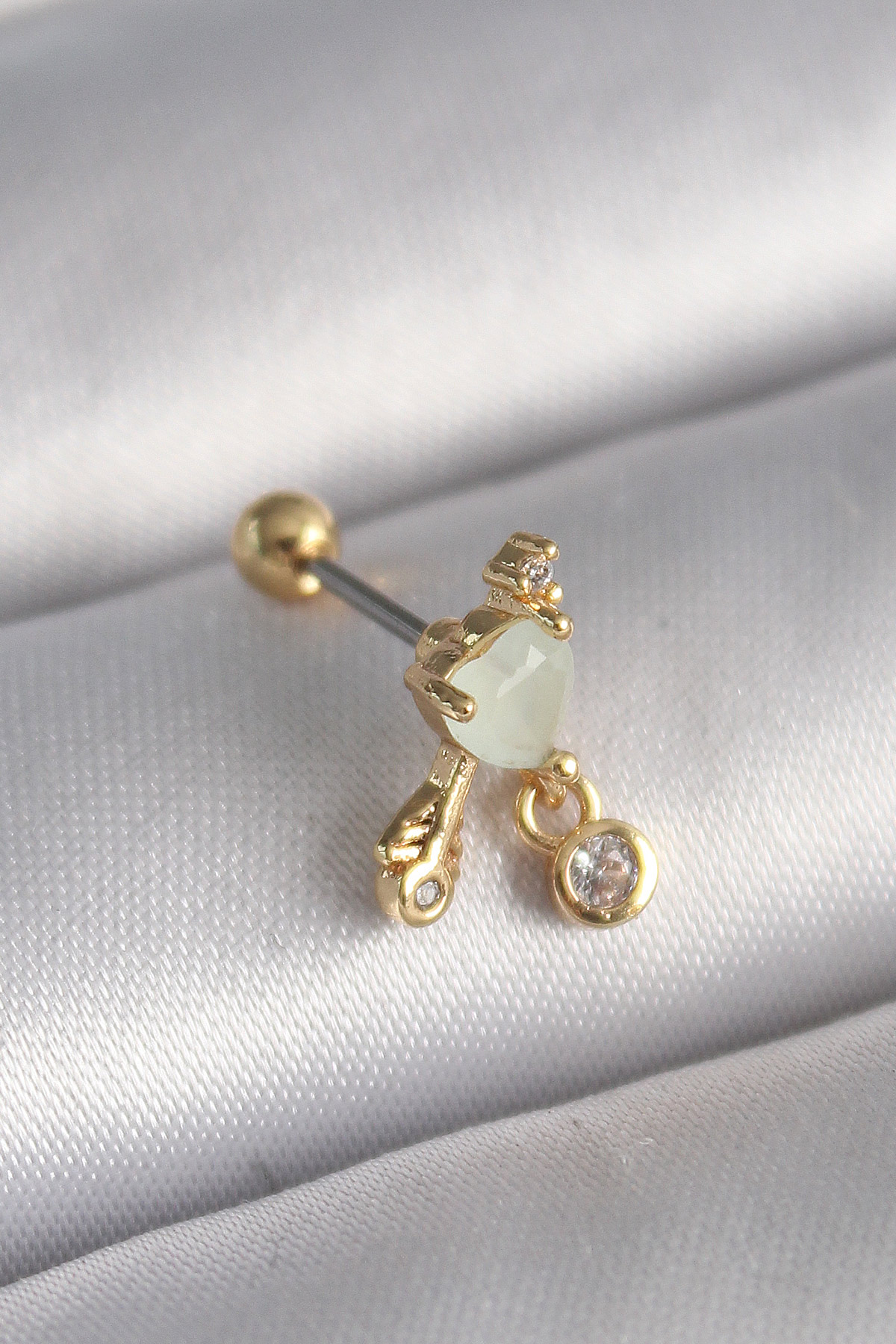 316L Çelik Gold Renk Beyaz Mineli Kalp Sallantı Zirkon Taşlı Tragus Piercing - Bayi Depom 316L Çelik Gold Renk Beyaz Mineli Kalp Sallantı Zirkon Taşlı Tragus Piercing - Bayi Depom
