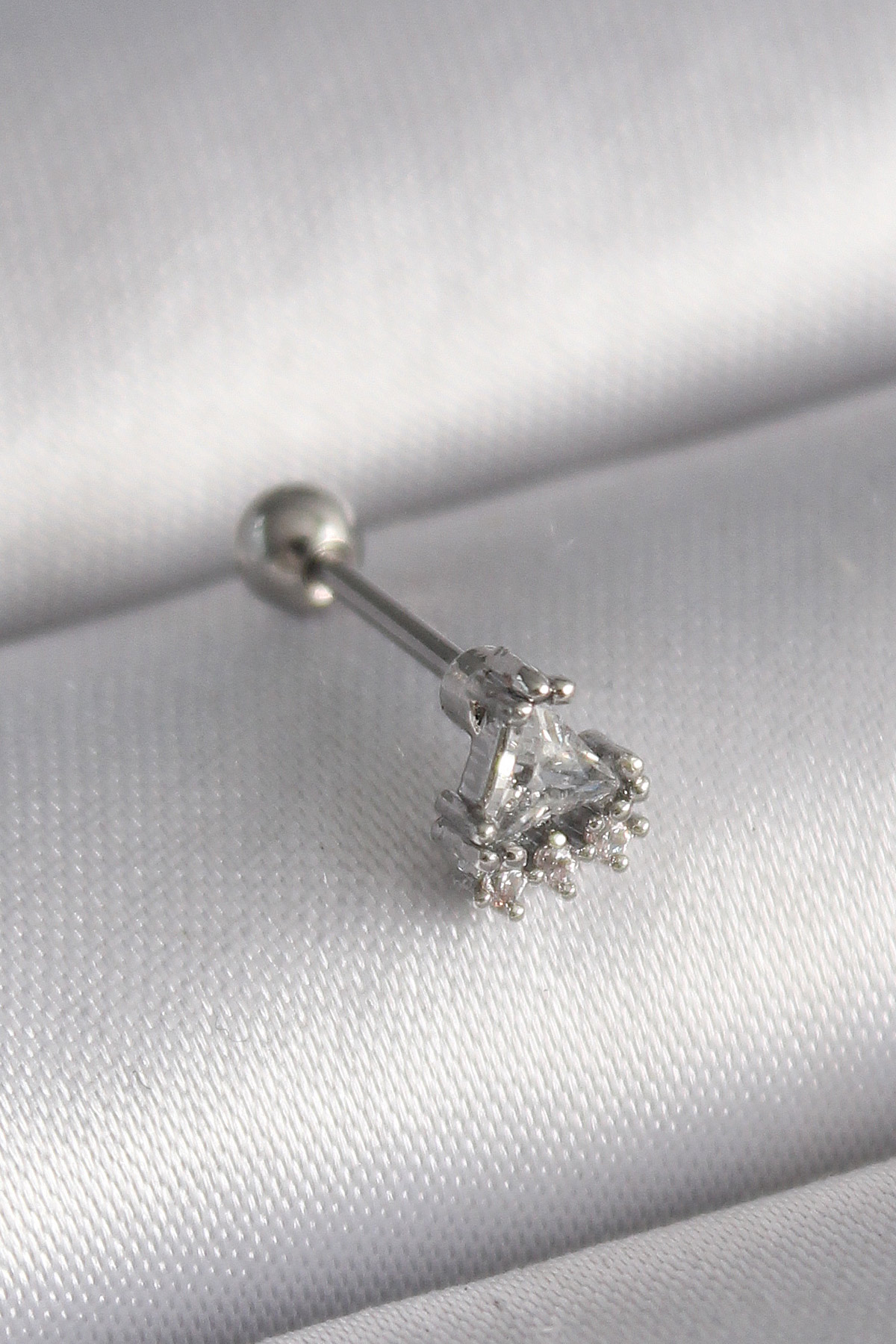 316L Çelik Gümüş Renk Üçgen Zirkon Taşlı Tragus Piercing - Bayi Depom 316L Çelik Gümüş Renk Üçgen Zirkon Taşlı Tragus Piercing - Bayi Depom