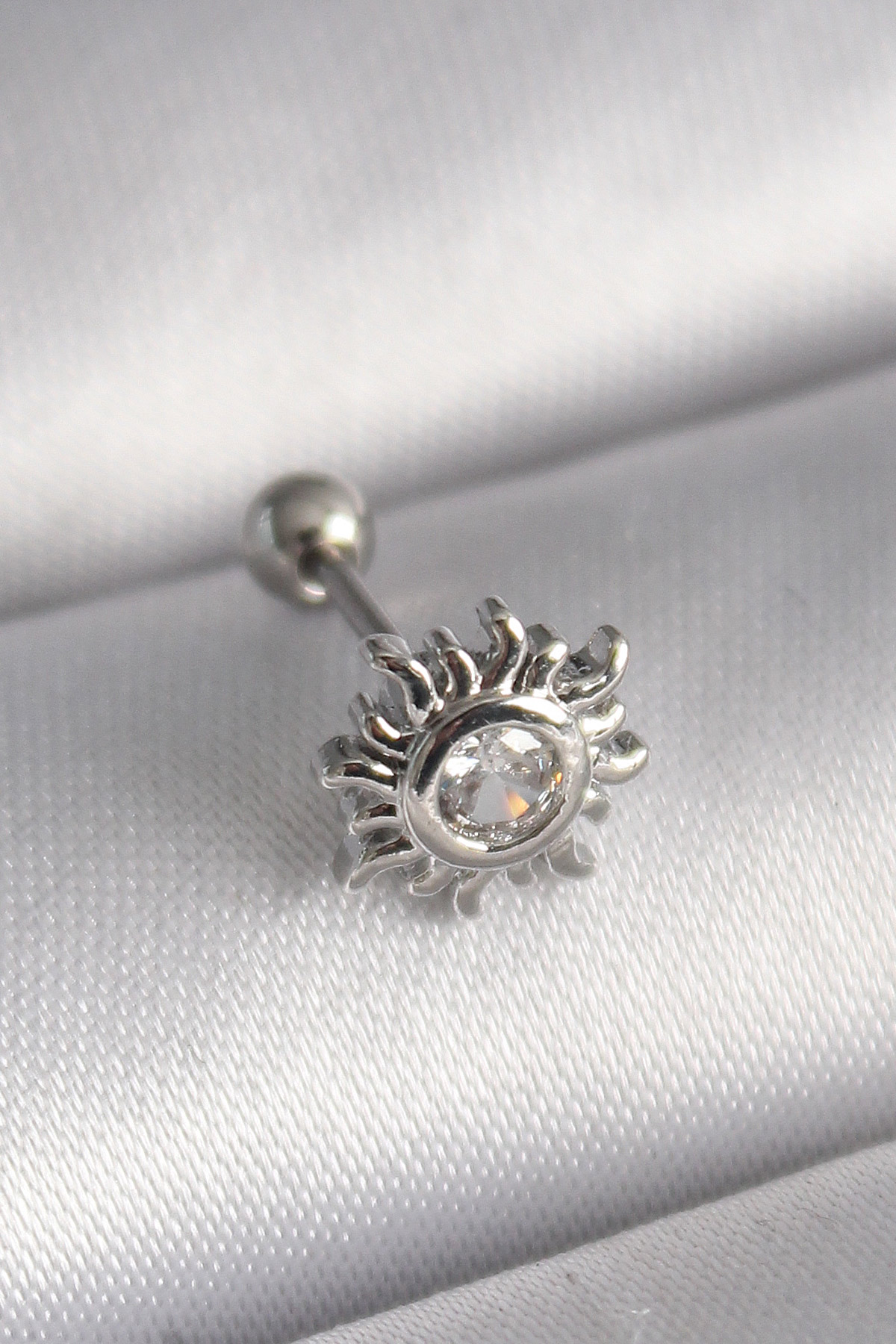 316L Çelik Gümüş Renk Zirkon Taşlı Güneş Tragus Piercing - Bayi Depom 316L Çelik Gümüş Renk Zirkon Taşlı Güneş Tragus Piercing - Bayi Depom