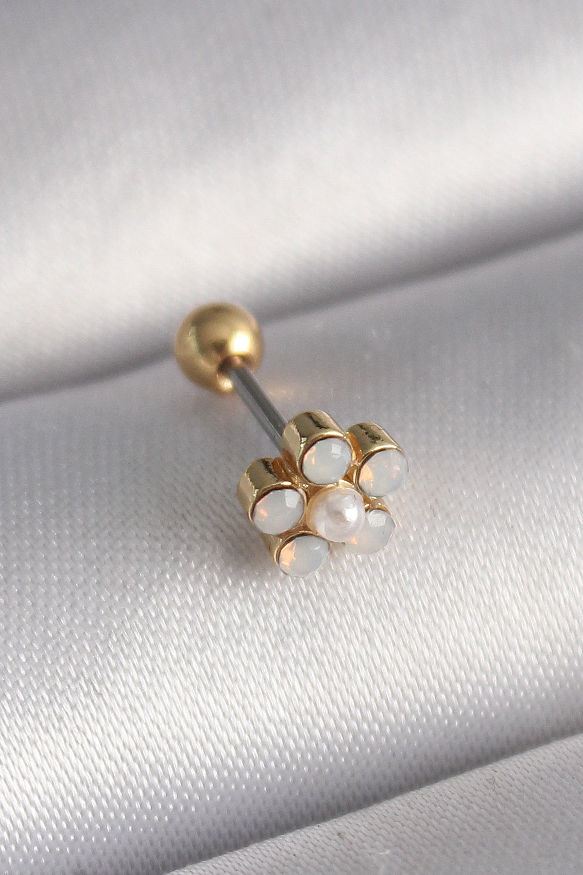 316L Çelik Gold Renk Zirkon Taşlı Çiçek Model Tragus Piercing - Bayi Depom 316L Çelik Gold Renk Zirkon Taşlı Çiçek Model Tragus Piercing - Bayi Depom