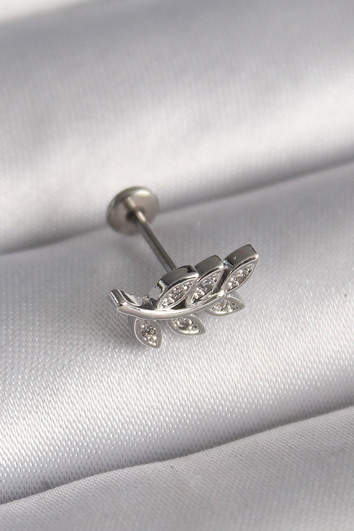 316L Çelik Gümüş Renk Dal Model Zirkon Taş Detaylı Tragus Piercing - Bayi Depom 316L Çelik Gümüş Renk Dal Model Zirkon Taş Detaylı Tragus Piercing - Bayi Depom