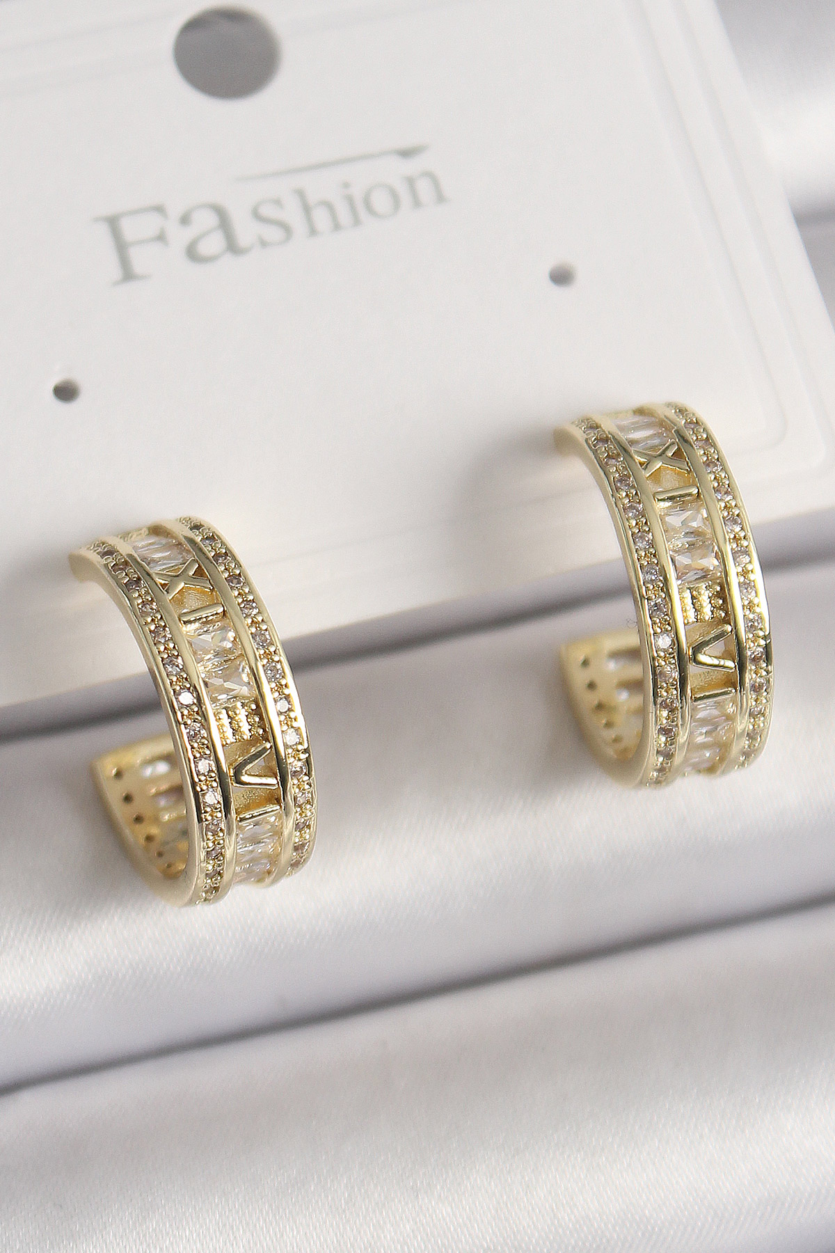 Pirinç Gold Renk Zirkon Taşlı İşleme Detay Halka Model Kadın Küpe - Bayi Depom Pirinç Gold Renk Zirkon Taşlı İşleme Detay Halka Model Kadın Küpe - Bayi Depom