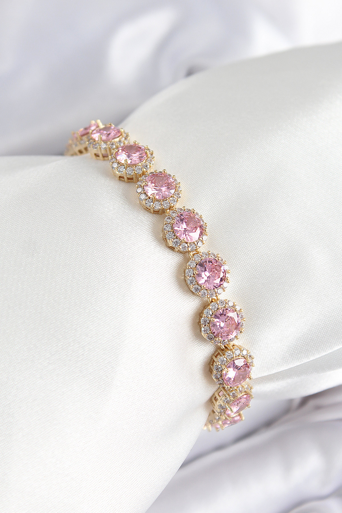 Pirinç Pembe Zirkon Taşlı Daire Baget Model Gold Renk VIP Seri Kadın Bileklik - Bayi Depom Pirinç Pembe Zirkon Taşlı Daire Baget Model Gold Renk VIP Seri Kadın Bileklik - Bayi Depom