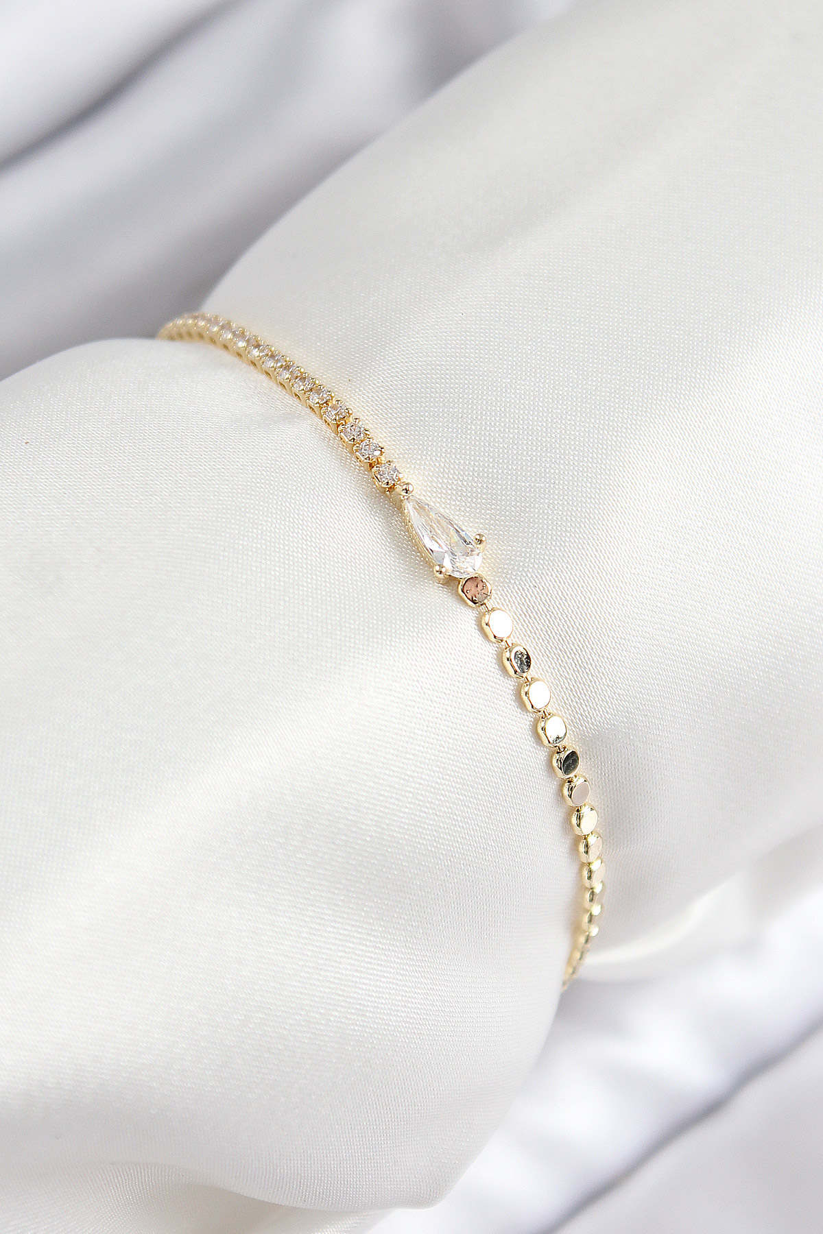 Pirinç Zirkon Taşlı Damla Model Ezme Zincir Gold Renk Kadın Bileklik - Bayi Depom Pirinç Zirkon Taşlı Damla Model Ezme Zincir Gold Renk Kadın Bileklik - Bayi Depom