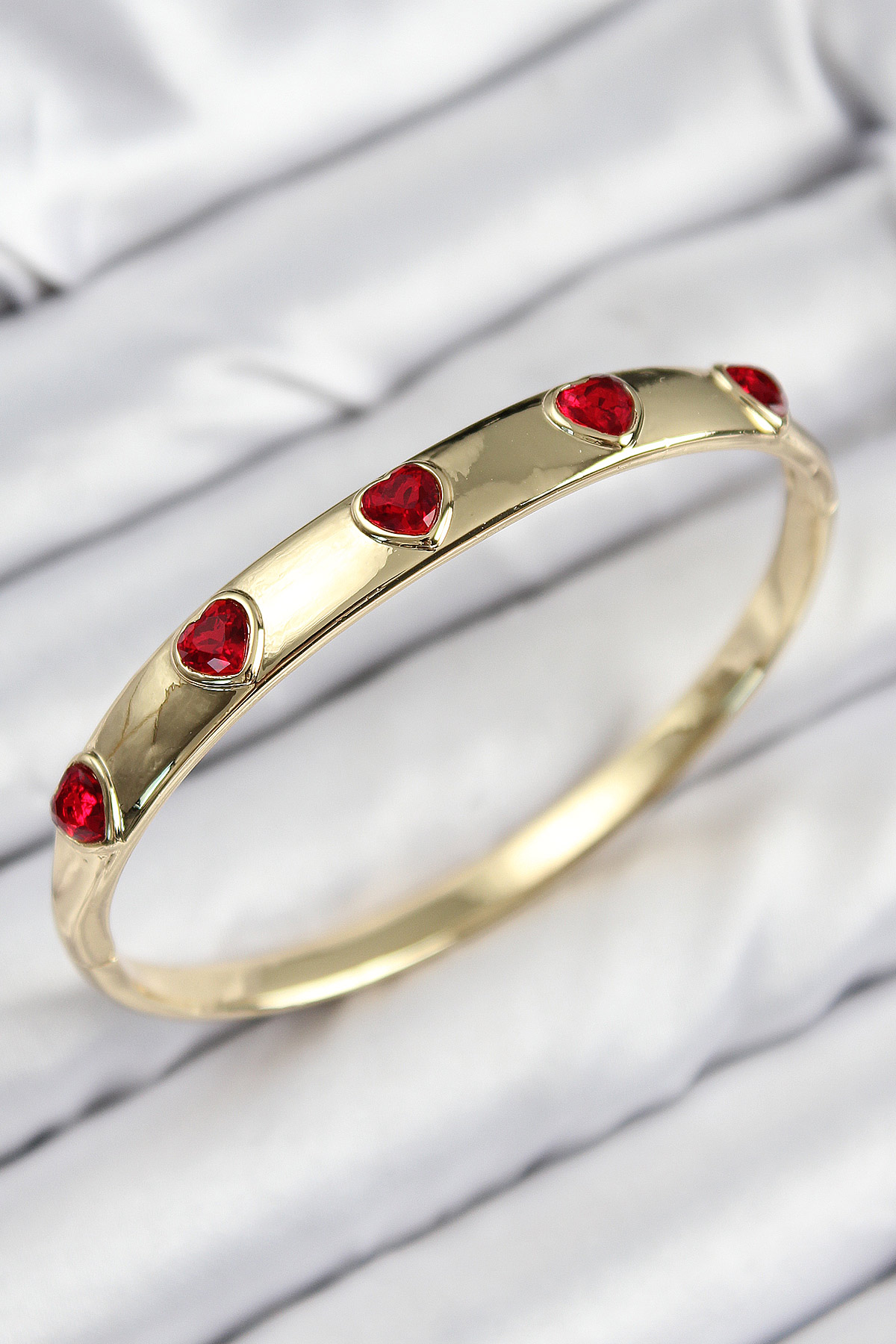 Pirinç Zirkon Taşlı Kırmızı Kalp Model Gold Renk Kadın Kelepçe - Bayi Depom Pirinç Zirkon Taşlı Kırmızı Kalp Model Gold Renk Kadın Kelepçe - Bayi Depom