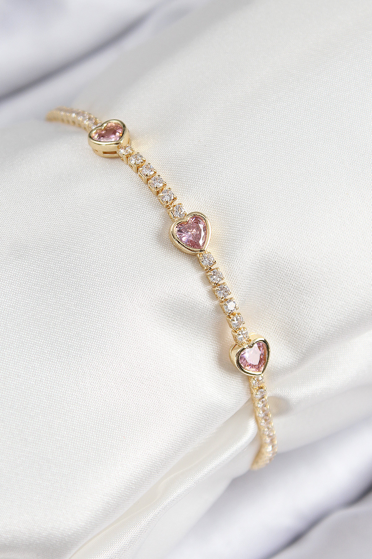 Pirinç Zirkon Taşlı Pembe Kalp Model Gold Renk Kadın Bileklik - Bayi Depom Pirinç Zirkon Taşlı Pembe Kalp Model Gold Renk Kadın Bileklik - Bayi Depom
