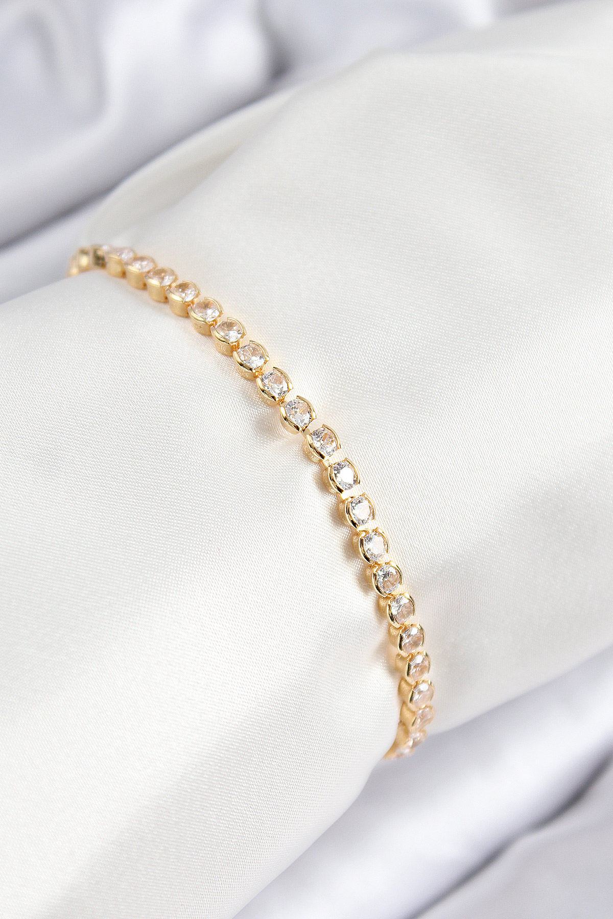 Pirinç Zirkon Taşlı Sıralı Model Gold Renk Asansörlü Kadın Bileklik - Bayi Depom Pirinç Zirkon Taşlı Sıralı Model Gold Renk Asansörlü Kadın Bileklik - Bayi Depom