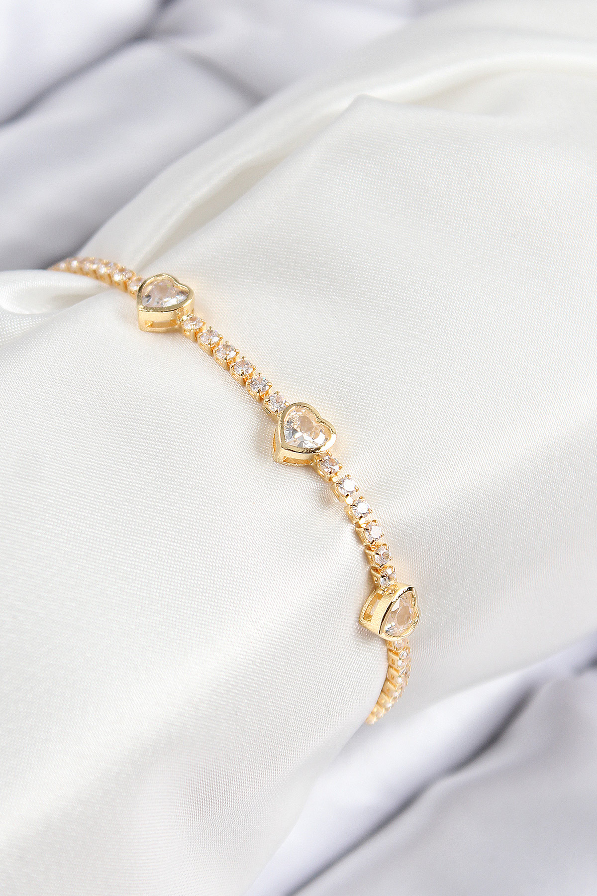 Pirinç Zirkon Taşlı Sıralı Kalp Model Gold Renk Kadın Bileklik - Bayi Depom Pirinç Zirkon Taşlı Sıralı Kalp Model Gold Renk Kadın Bileklik - Bayi Depom