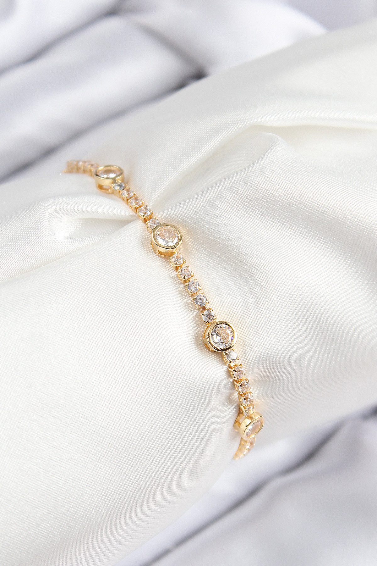 Pirinç Zirkon Taşlı Daire Model Gold Renk Asansörlü Kadın Bileklik - Bayi Depom Pirinç Zirkon Taşlı Daire Model Gold Renk Asansörlü Kadın Bileklik - Bayi Depom