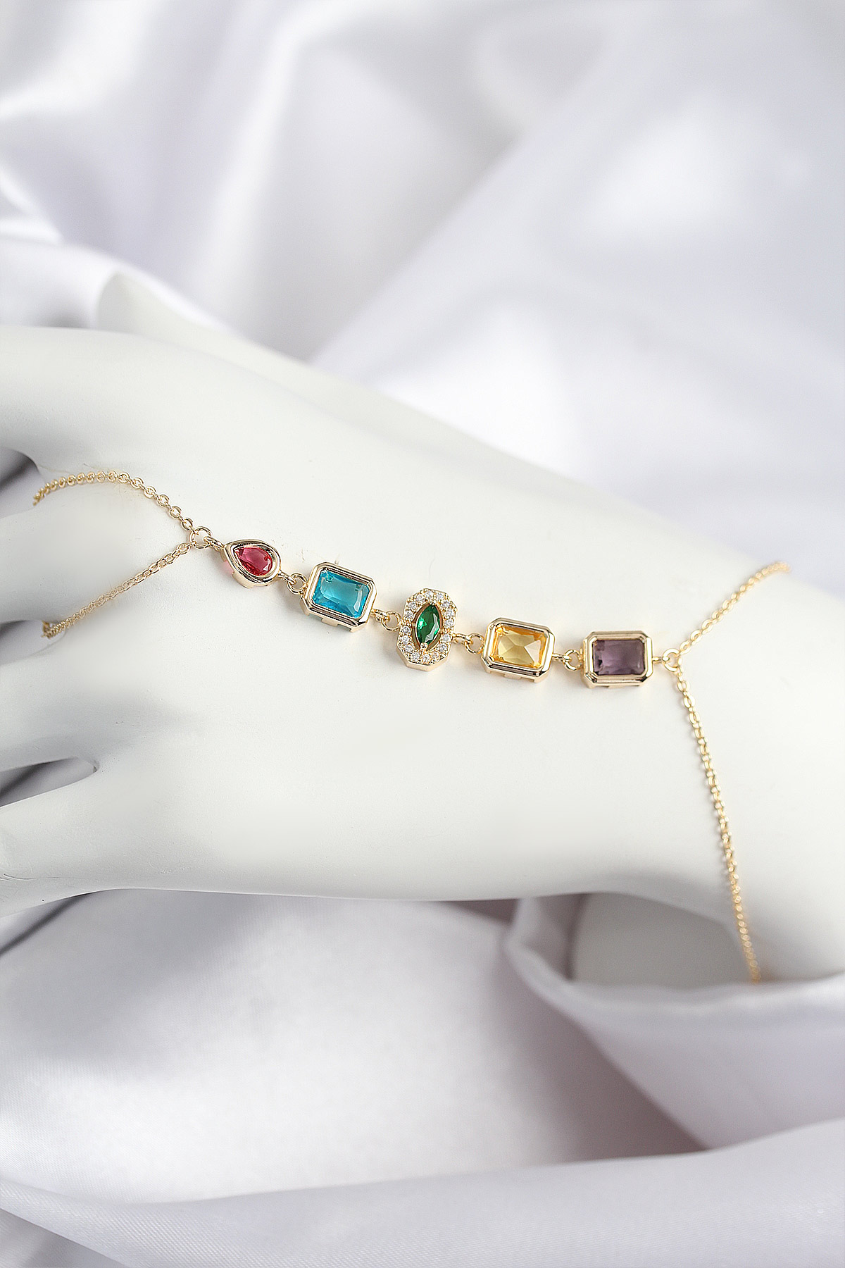 Pirinç Renkli Zirkon Taşlı Model Gold Renk Şahmeran - Bayi Depom Pirinç Renkli Zirkon Taşlı Model Gold Renk Şahmeran - Bayi Depom