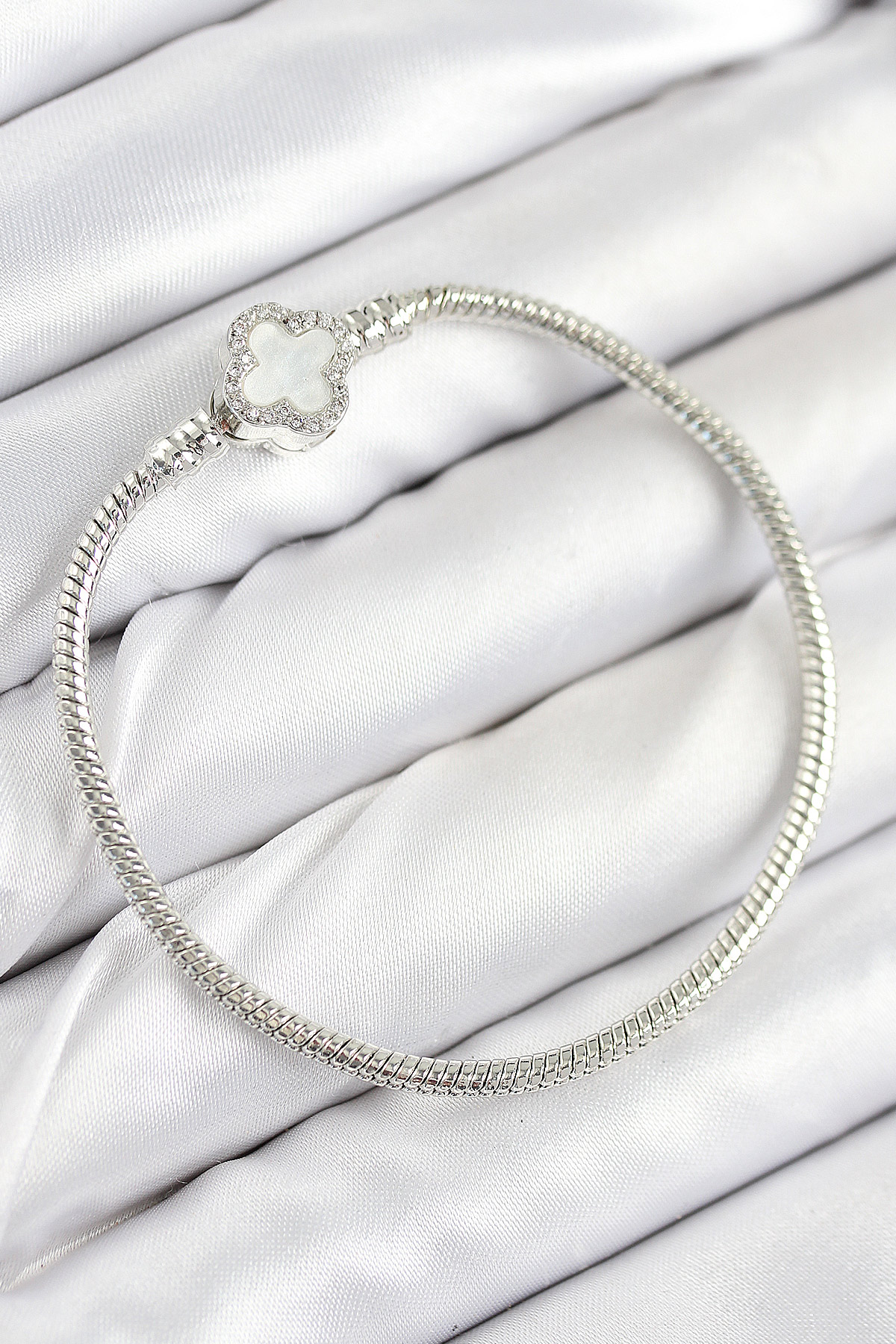 Pirinç Charm Zirkon Taşlı Yonca Model Gümüş Renk Kadın Bileklik - Bayi Depom Pirinç Charm Zirkon Taşlı Yonca Model Gümüş Renk Kadın Bileklik - Bayi Depom
