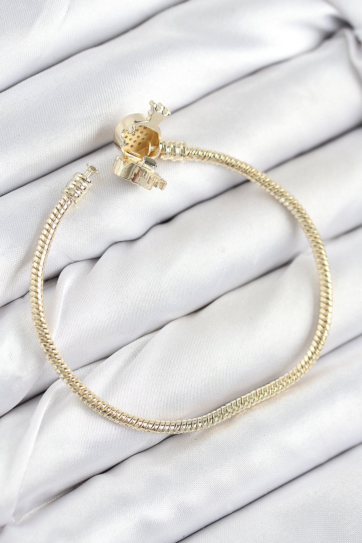 Pirinç Charm Zirkon Taşlı Taç Model Gold Renk Kadın Bileklik - Bayi Depom Pirinç Charm Zirkon Taşlı Taç Model Gold Renk Kadın Bileklik - Bayi Depom