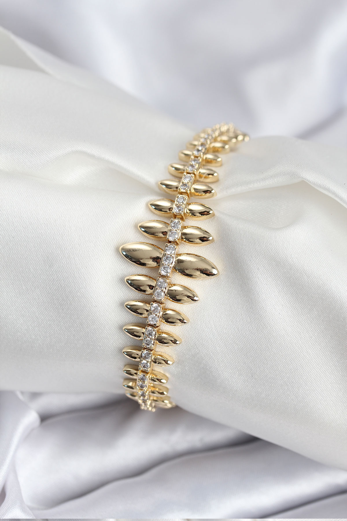 Pirinç VIP Seri Gold Renk Sıralı Damla Model Kadın Bileklik - Bayi Depom Pirinç VIP Seri Gold Renk Sıralı Damla Model Kadın Bileklik - Bayi Depom