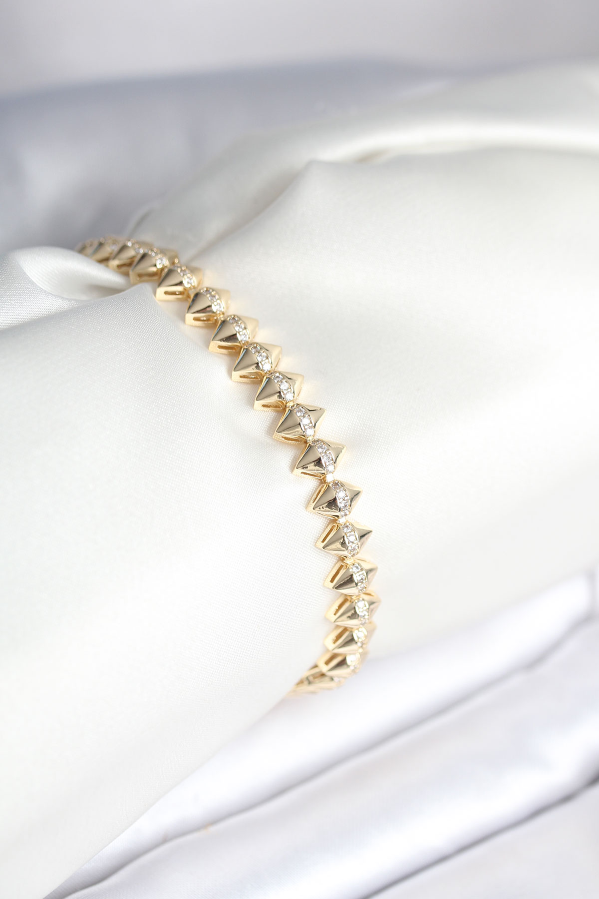 Pirinç Gold Renk Zirkon Taşlı Baklava Model Kadın Bileklik - Bayi Depom Pirinç Gold Renk Zirkon Taşlı Baklava Model Kadın Bileklik - Bayi Depom