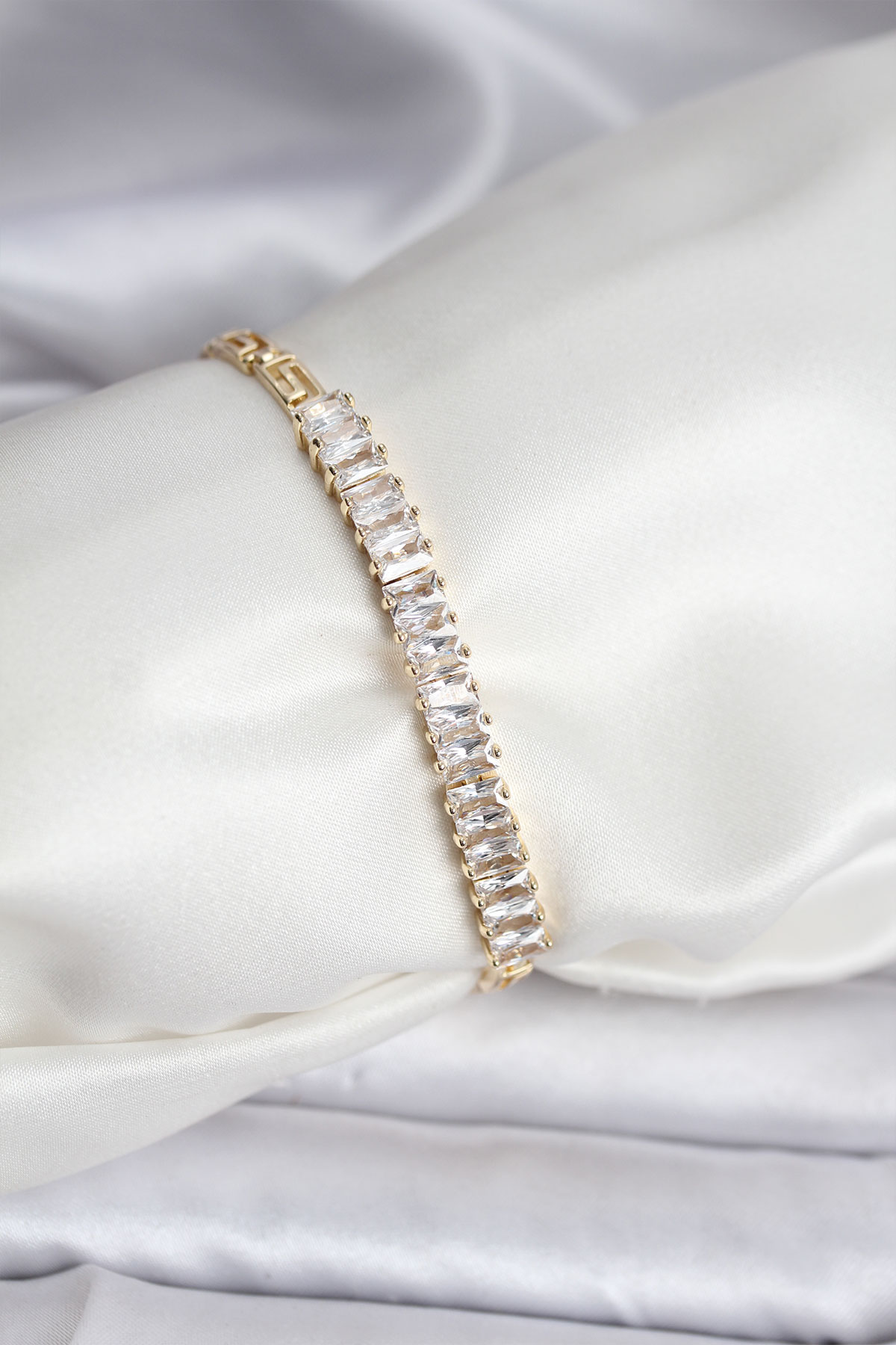14K Gold Renk Kaplama Zirkon Taşlı Baget Model CM Kadın Bileklik - Bayi Depom 14K Gold Renk Kaplama Zirkon Taşlı Baget Model CM Kadın Bileklik - Bayi Depom