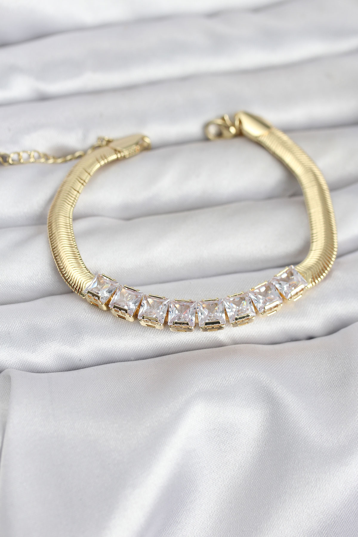 316L Çelik Gold Renk Kare Zirkon Taşlı Yılan Zincirli Kadın Bileklik - Bayi Depom 316L Çelik Gold Renk Kare Zirkon Taşlı Yılan Zincirli Kadın Bileklik - Bayi Depom