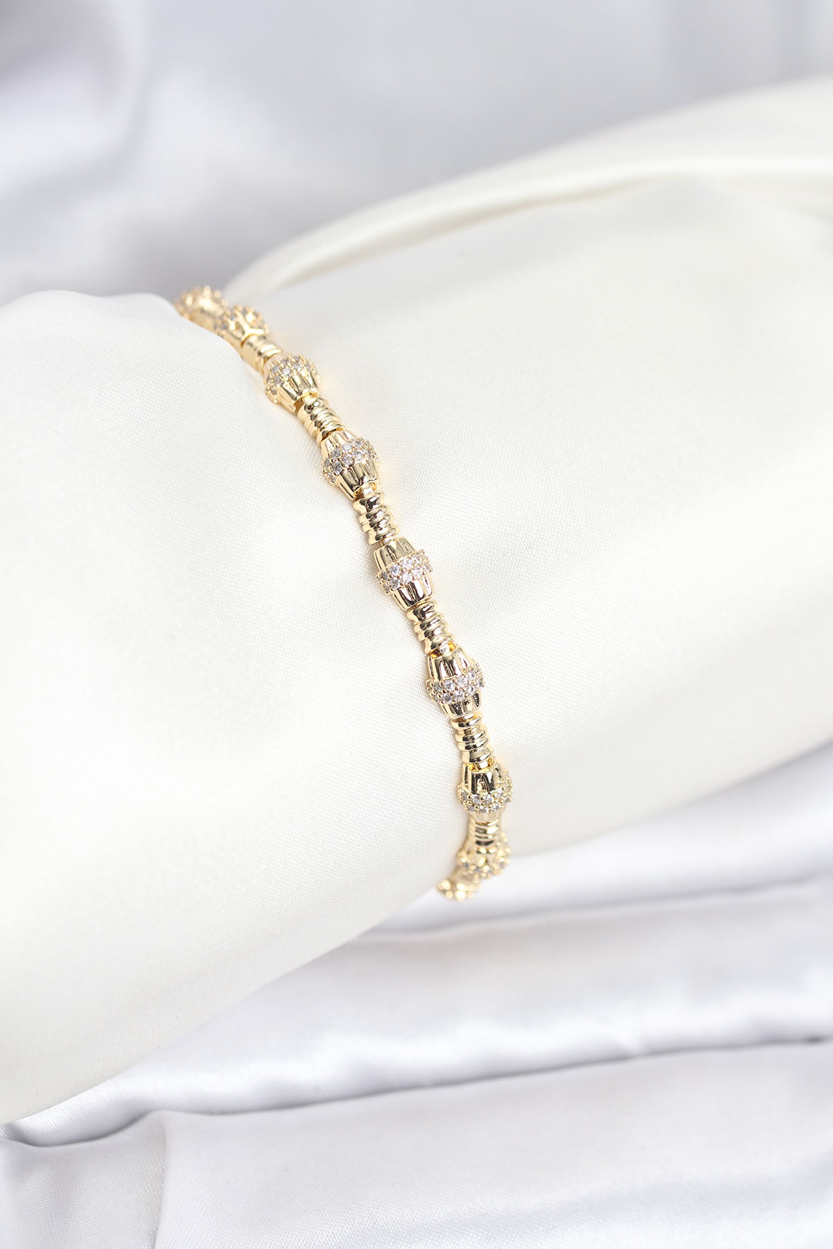 Pirinç Gold Renk VIP Seri Punta Model Zirkon Taşlı Kadın Bileklik - Bayi Depom Pirinç Gold Renk VIP Seri Punta Model Zirkon Taşlı Kadın Bileklik - Bayi Depom