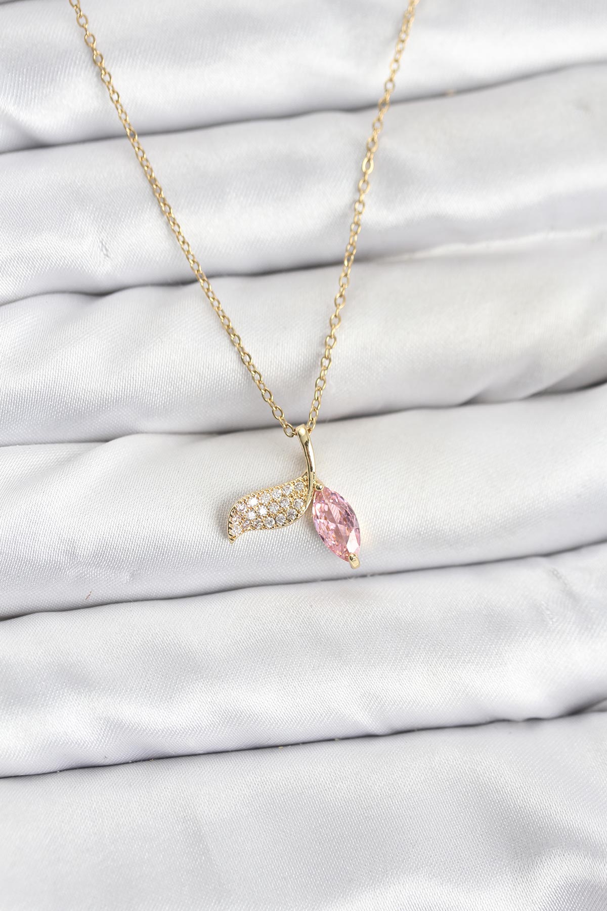 316L Çelik Zincir Gold Renk Balık Kuyruğu Model Zirkon Taşlı Kadın Kolye - Bayi Depom 316L Çelik Zincir Gold Renk Balık Kuyruğu Model Zirkon Taşlı Kadın Kolye - Bayi Depom