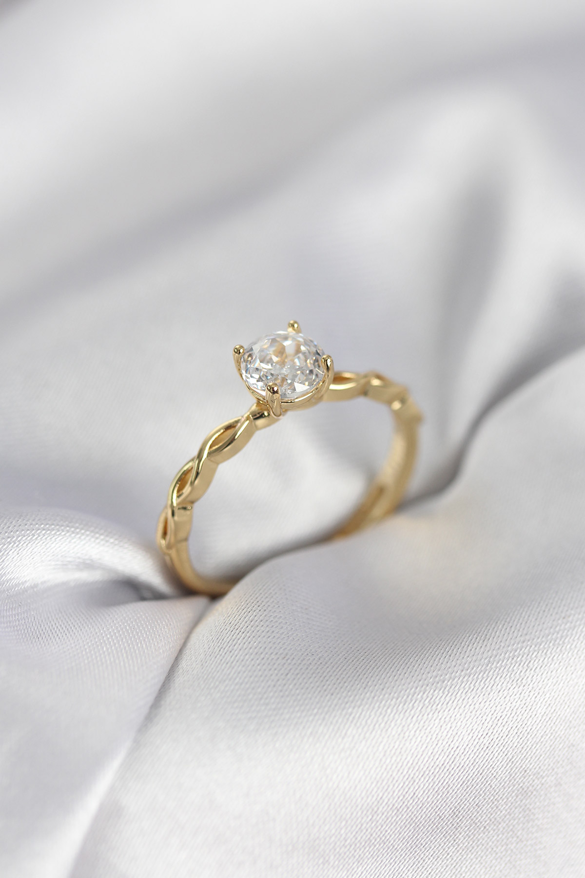 Gold Renk Sarmal Zincir Model Tek Taş Model Zirkon Taşlı Kadın Yüzük - Bayi Depom Gold Renk Sarmal Zincir Model Tek Taş Model Zirkon Taşlı Kadın Yüzük - Bayi Depom