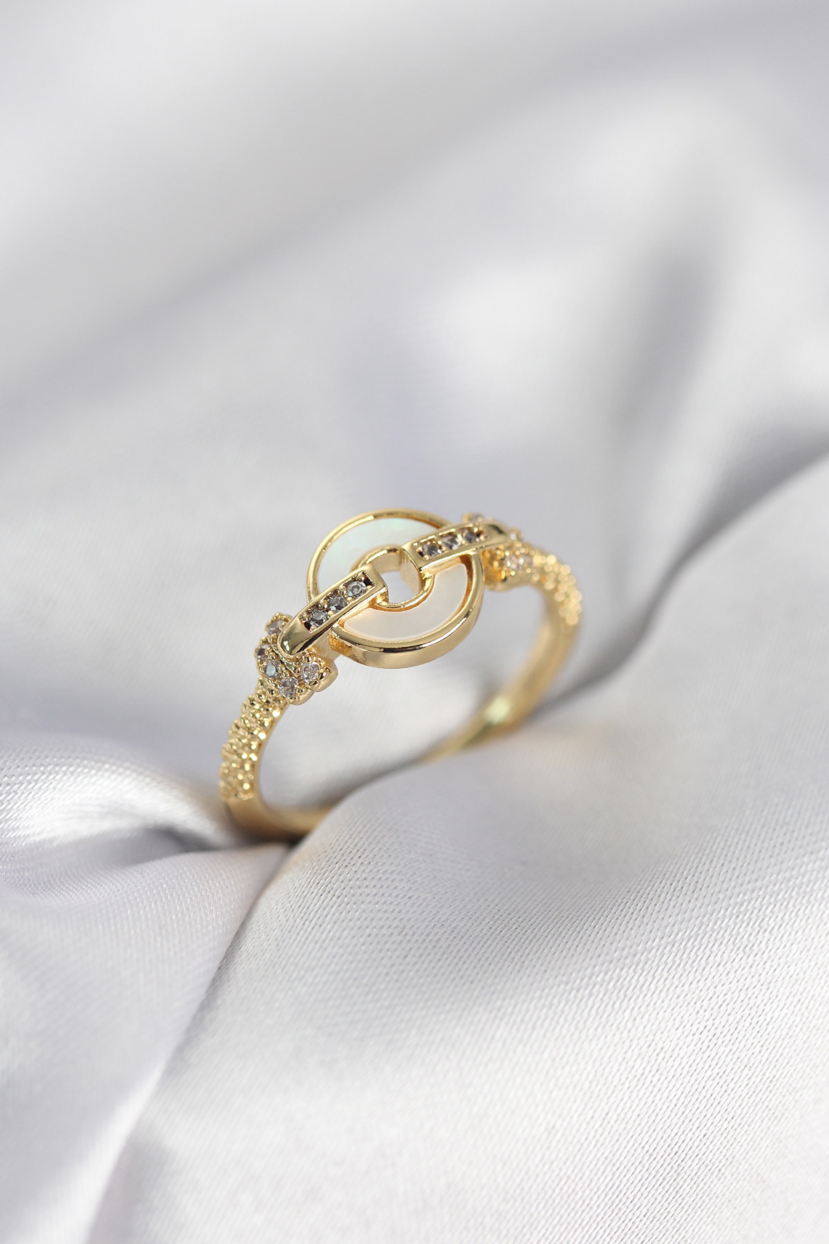 Gold Renk Daire Form Sedef ve Zirkon Taşlı Kadın Yüzük - Bayi Depom Gold Renk Daire Form Sedef ve Zirkon Taşlı Kadın Yüzük - Bayi Depom