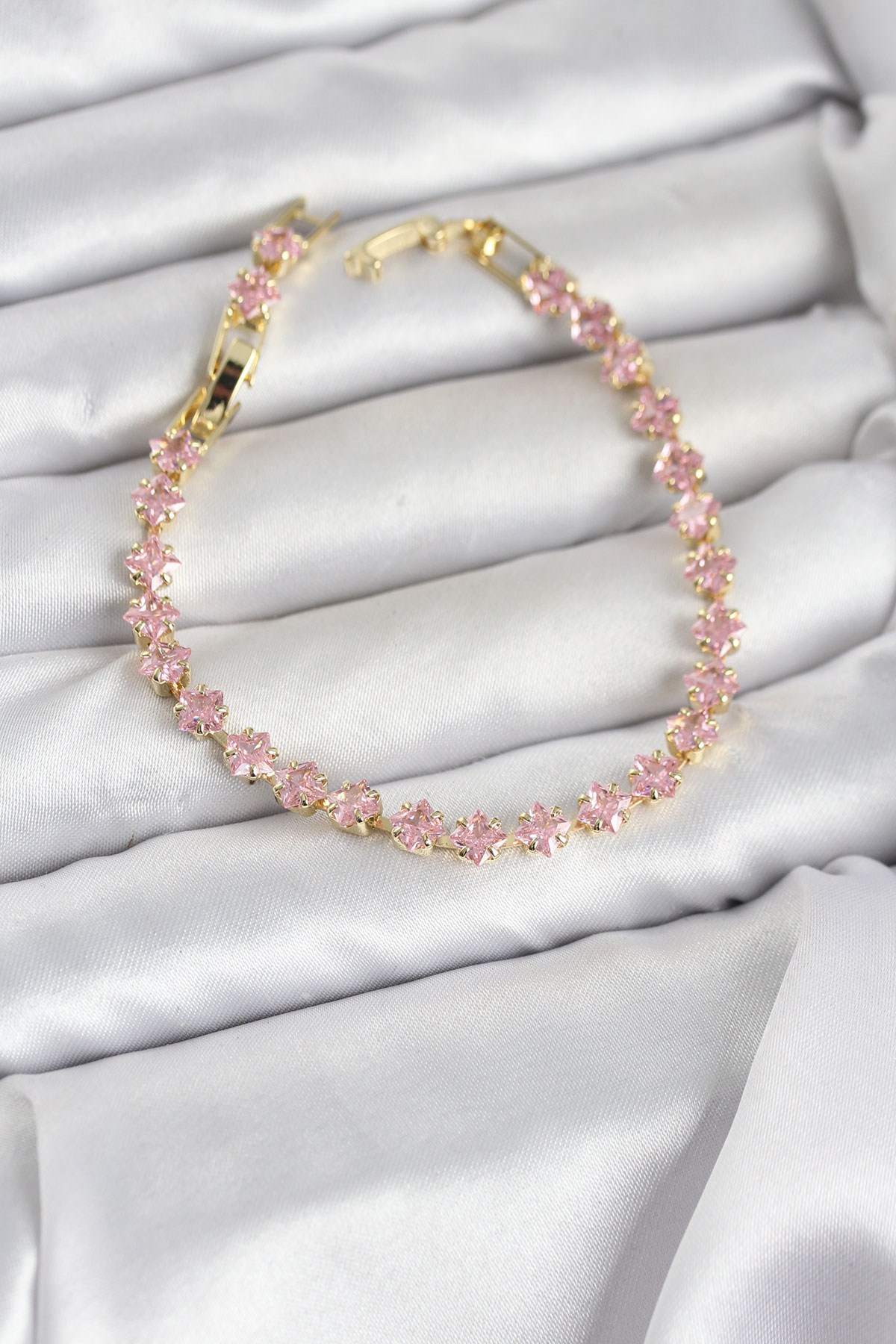 Pembe Kare Zirkon Taşlı Gold Renk Pirinç Su Yolu Kadın Bileklik - Bayi Depom Pembe Kare Zirkon Taşlı Gold Renk Pirinç Su Yolu Kadın Bileklik - Bayi Depom