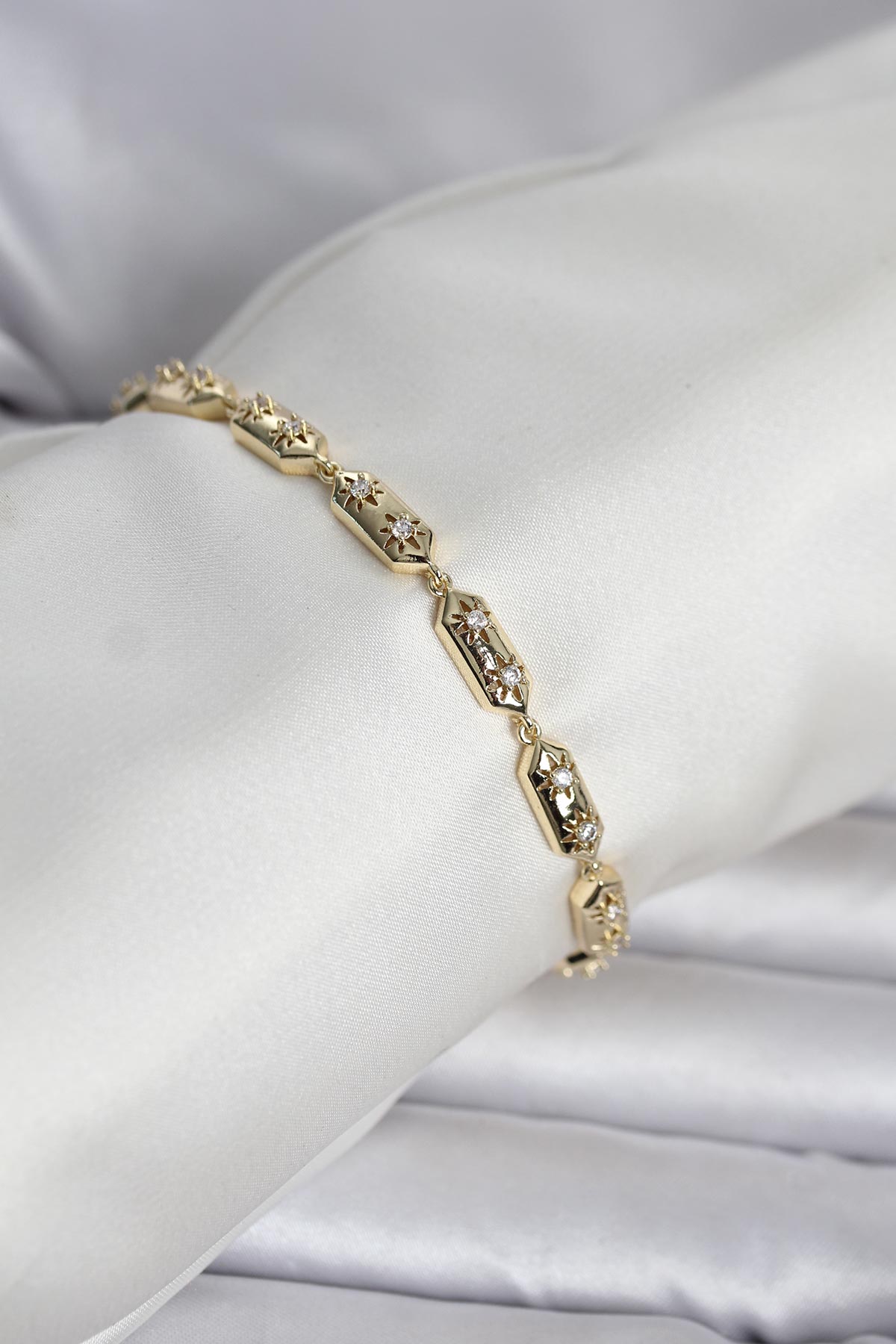 Pirinç Gold Renk Kutup Yıldızı İşleme Kadın Bileklik - Bayi Depom Pirinç Gold Renk Kutup Yıldızı İşleme Kadın Bileklik - Bayi Depom