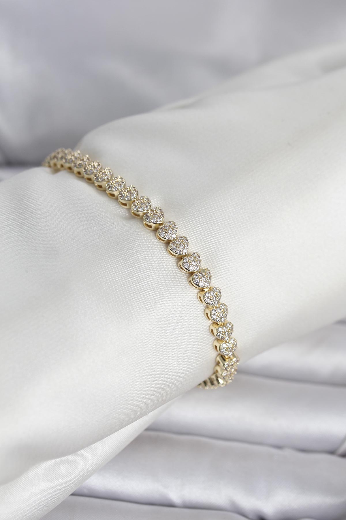 Pirinç Gold Renk Kalp Model Sıralı Zirkon Taşlı Kadın Bileklik - Bayi Depom Pirinç Gold Renk Kalp Model Sıralı Zirkon Taşlı Kadın Bileklik - Bayi Depom