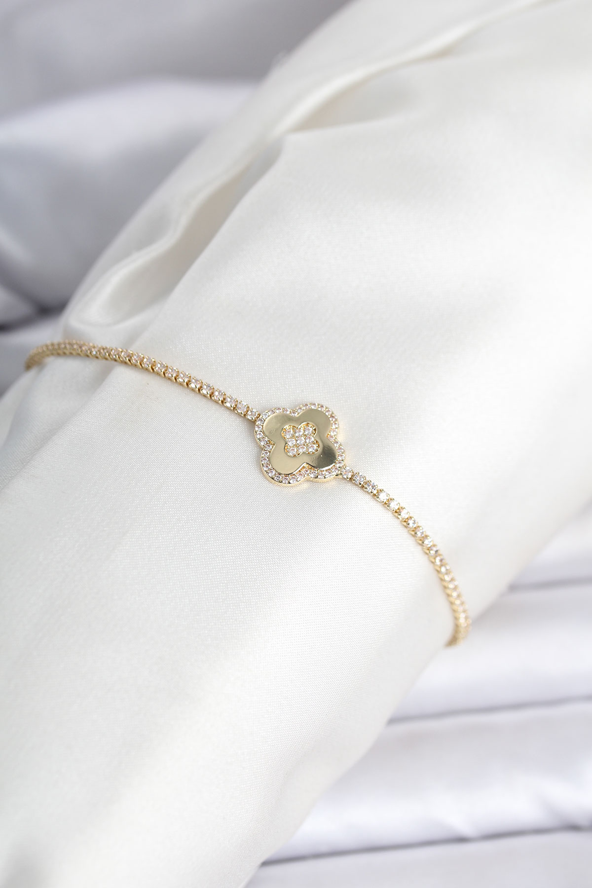 Pirinç Gold Renk Zirkon Taşlı Yonca Model Su Yolu Kadın Bileklik - Bayi Depom Pirinç Gold Renk Zirkon Taşlı Yonca Model Su Yolu Kadın Bileklik - Bayi Depom
