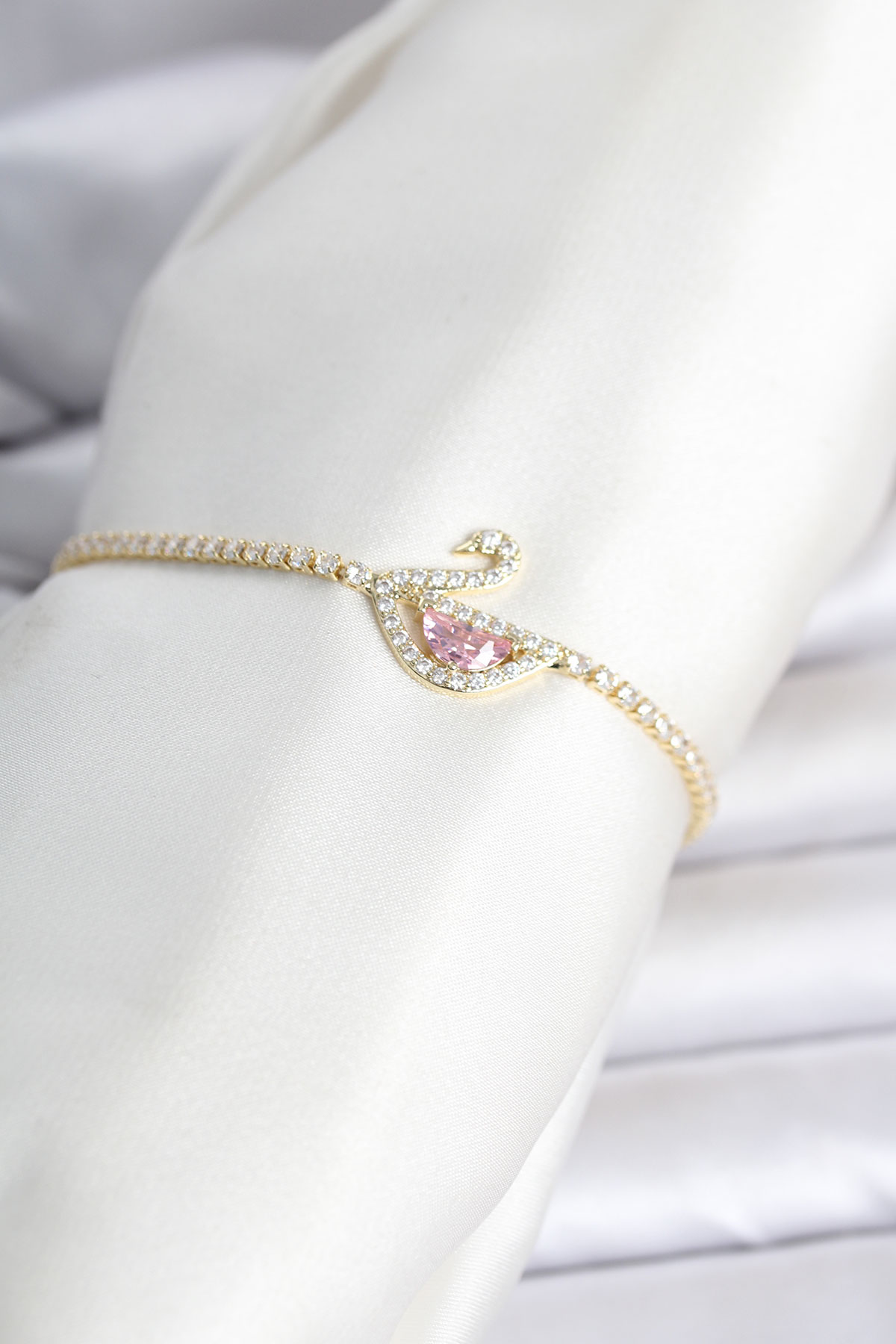 Pirinç Gold Renk Zirkon Taşlı Swan Model Su Yolu Kadın Bileklik - Bayi Depom Pirinç Gold Renk Zirkon Taşlı Swan Model Su Yolu Kadın Bileklik - Bayi Depom
