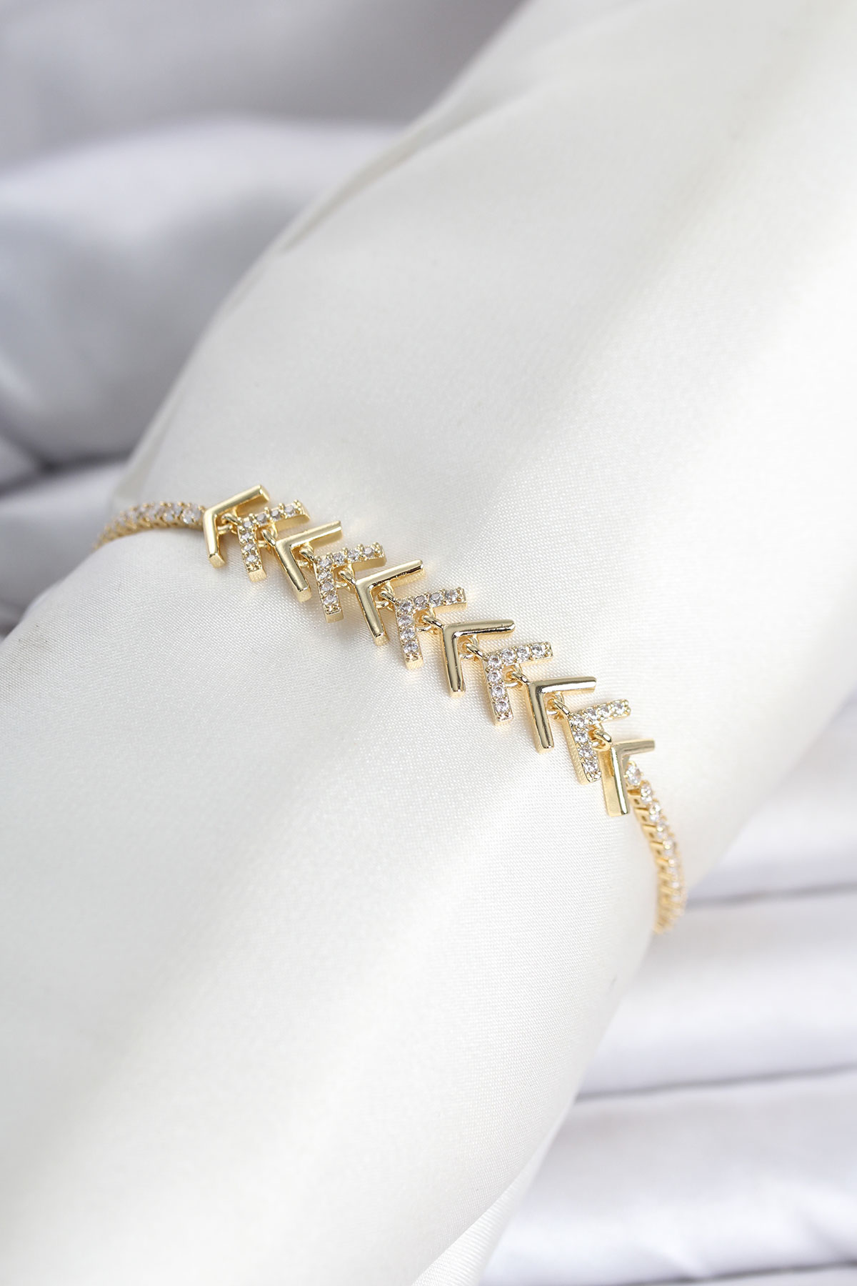 Pirinç Gold Renk Zirkon Taşlı Çavuş Model Su Yolu Kadın Bileklik - Bayi Depom Pirinç Gold Renk Zirkon Taşlı Çavuş Model Su Yolu Kadın Bileklik - Bayi Depom