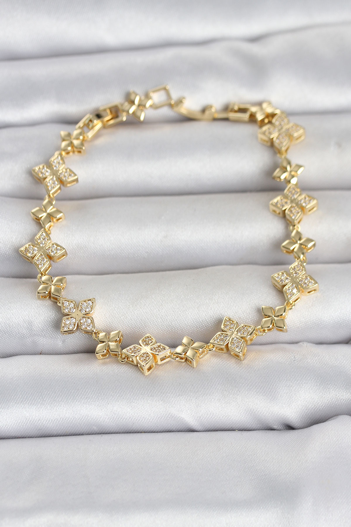 Pirinç Zirkon Taşlı Yonca Model Gold Renk Kadın Bileklik - Bayi Depom Pirinç Zirkon Taşlı Yonca Model Gold Renk Kadın Bileklik - Bayi Depom
