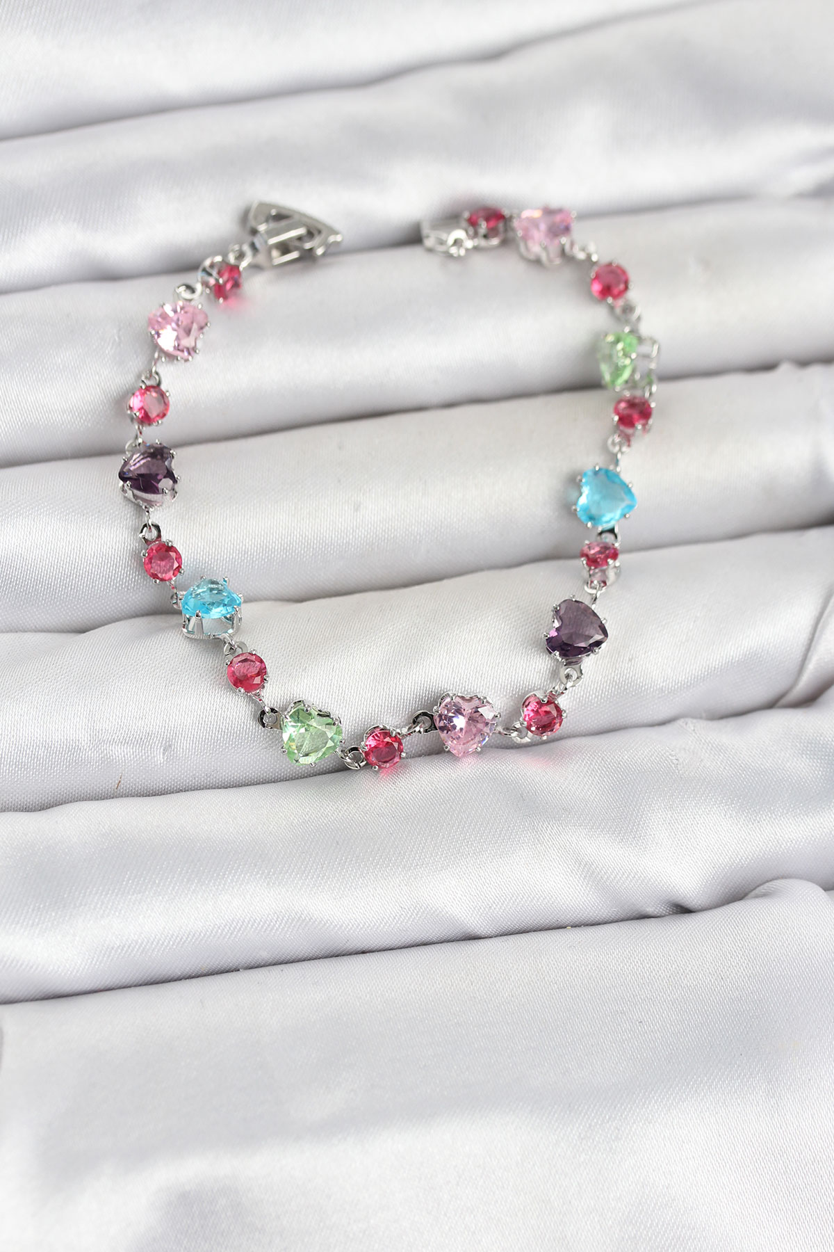 Kristal Taşlı Kalp Kesimli Karışık Renkli Gümüş Renk Gema Kadın Bileklik - Bayi Depom Kristal Taşlı Kalp Kesimli Karışık Renkli Gümüş Renk Gema Kadın Bileklik - Bayi Depom