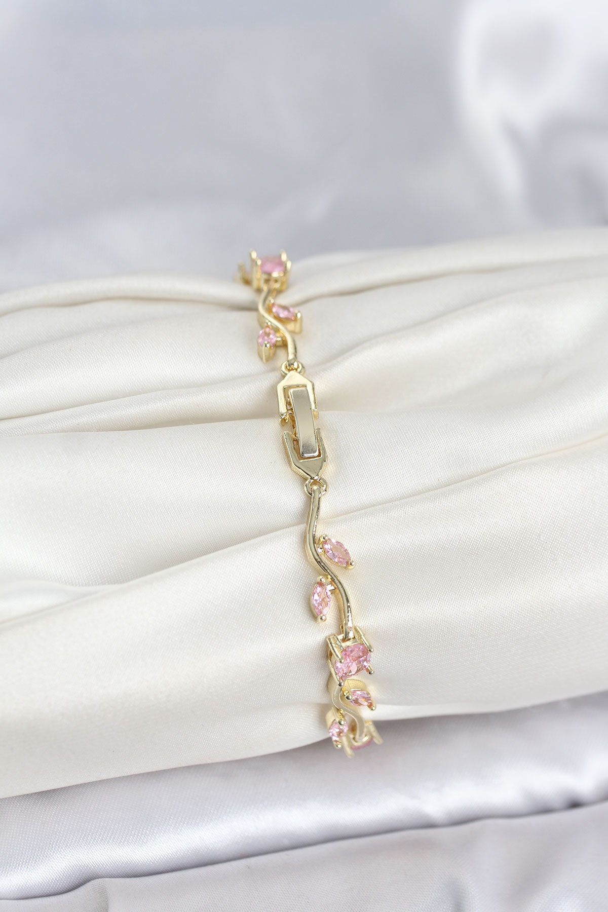 Pirinç Gold Renk Pembe Zirkon Taşlı Çiçek Model Kadın Bileklik - Bayi Depom Pirinç Gold Renk Pembe Zirkon Taşlı Çiçek Model Kadın Bileklik - Bayi Depom