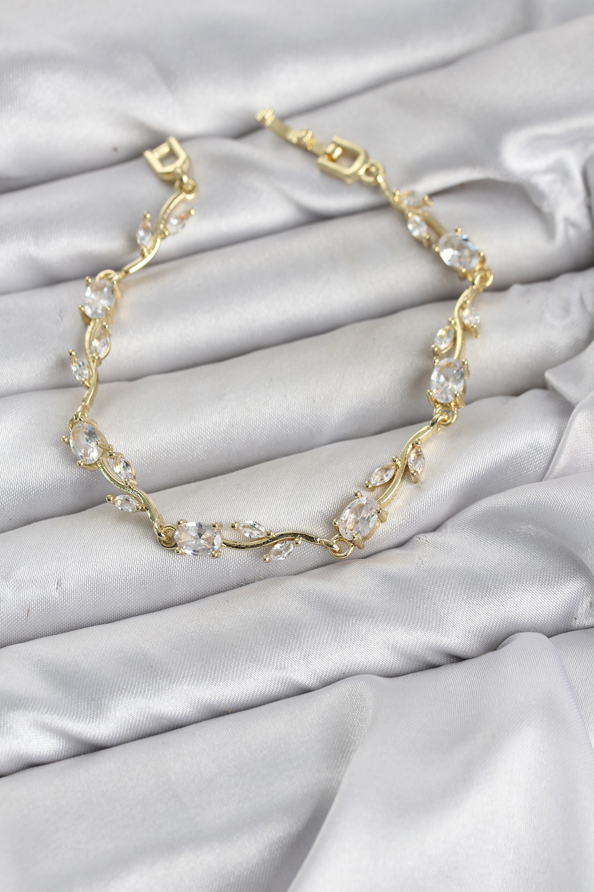 Pirinç Gold Renk Zirkon Taşlı Çiçek Model Kadın Bileklik - Bayi Depom Pirinç Gold Renk Zirkon Taşlı Çiçek Model Kadın Bileklik - Bayi Depom