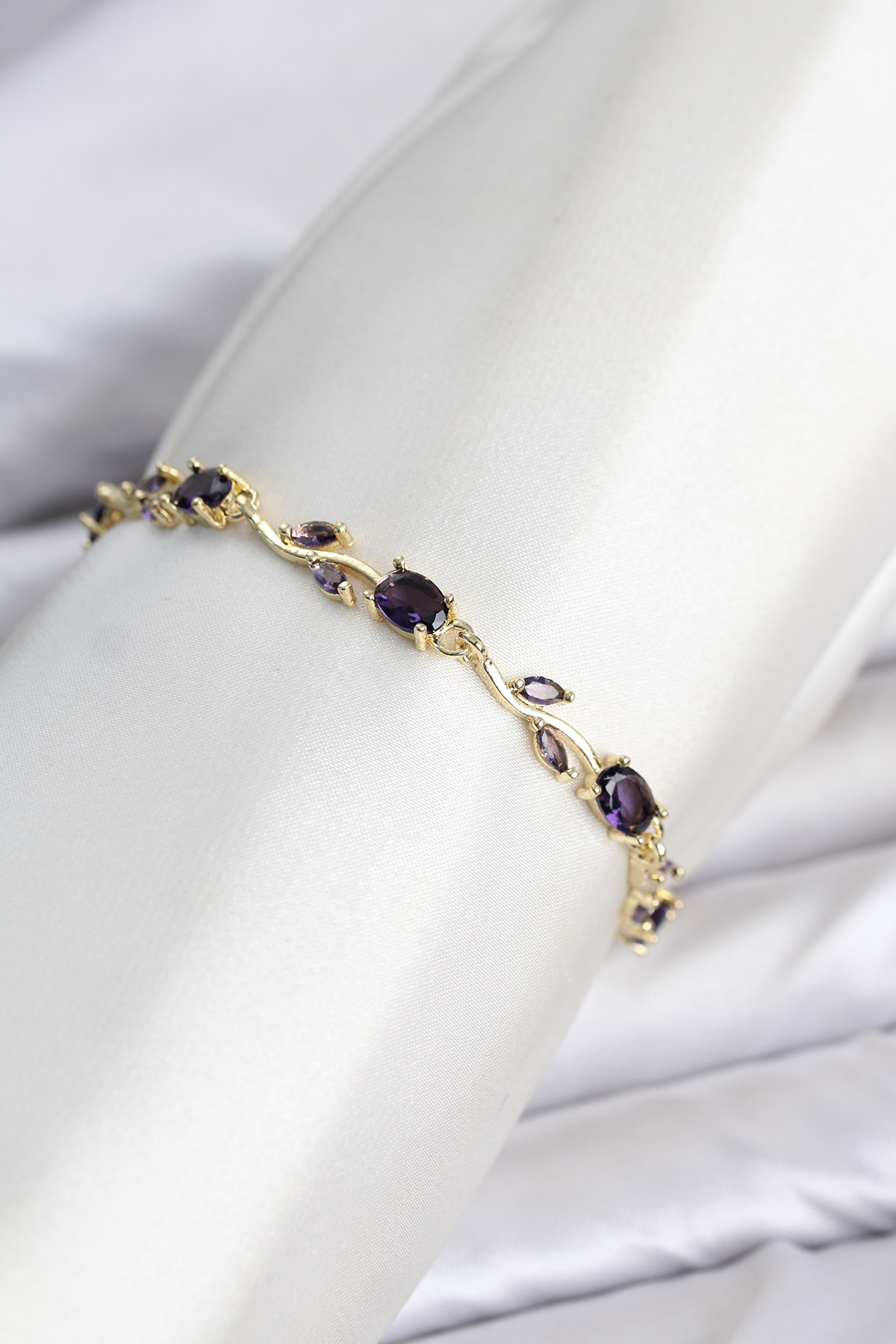 Pirinç Gold Renk Mor Zirkon Taşlı Çiçek Model Kadın Bileklik - Bayi Depom Pirinç Gold Renk Mor Zirkon Taşlı Çiçek Model Kadın Bileklik - Bayi Depom