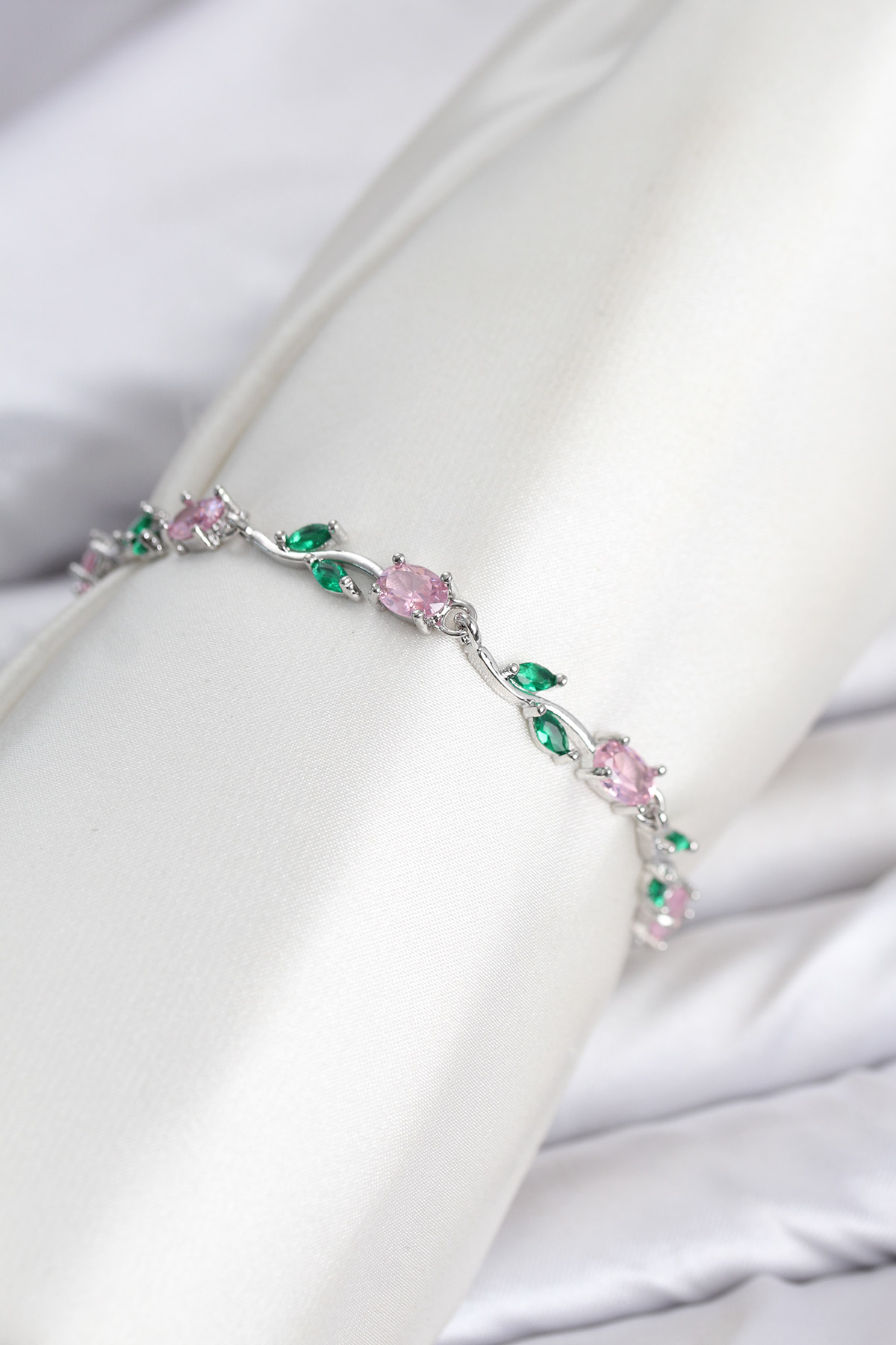 Pirinç Gümüş Renk Pembe Zirkon Taşlı Çiçek Model Kadın Bileklik - Bayi Depom Pirinç Gümüş Renk Pembe Zirkon Taşlı Çiçek Model Kadın Bileklik - Bayi Depom