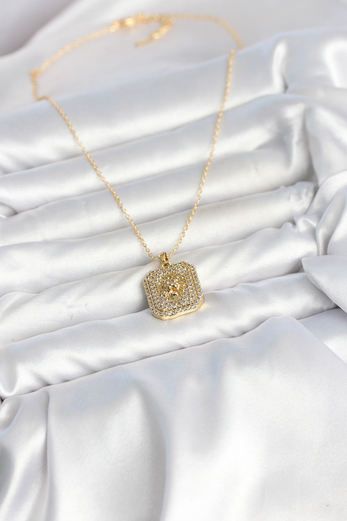 316L Çelik Zincir Gold Aslan Madalyon Model Zirkon Taşlı Kadın Kolye - Bayi Depom 316L Çelik Zincir Gold Aslan Madalyon Model Zirkon Taşlı Kadın Kolye - Bayi Depom