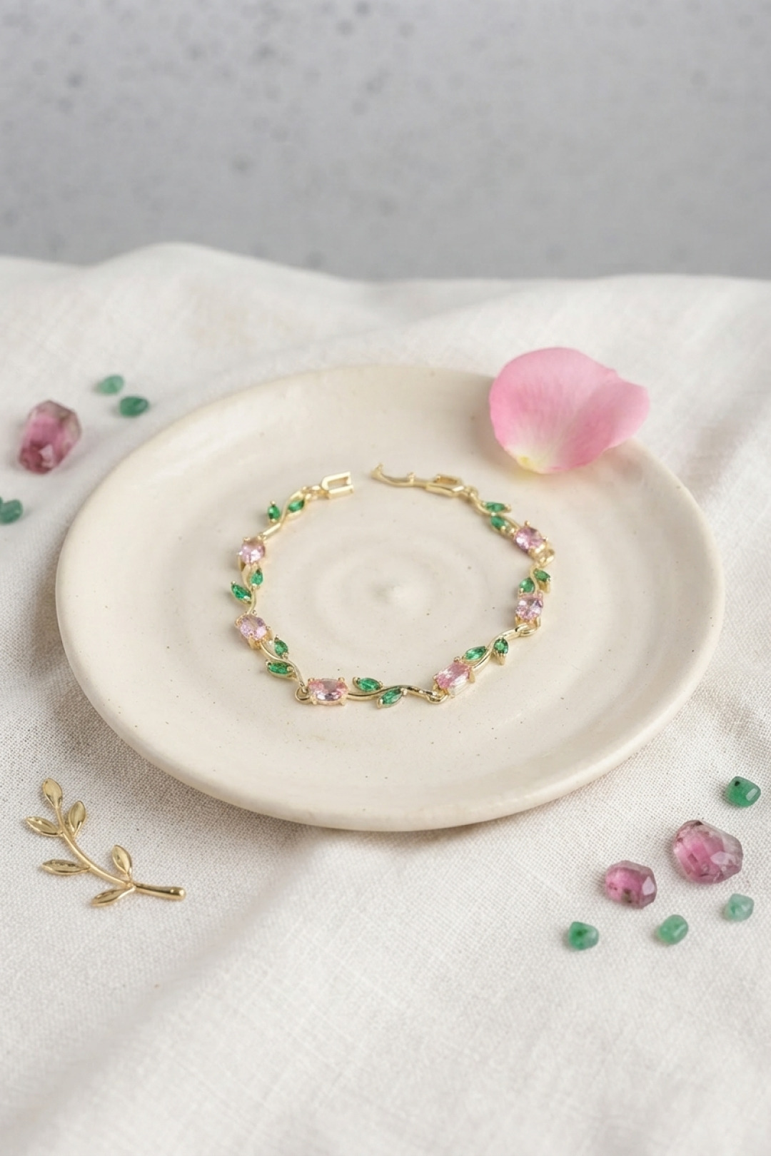Pirinç Gold Renk Pembe Zirkon Taşlı Çiçek Model Kadın Bileklik - Bayi Depom Pirinç Gold Renk Pembe Zirkon Taşlı Çiçek Model Kadın Bileklik - Bayi Depom